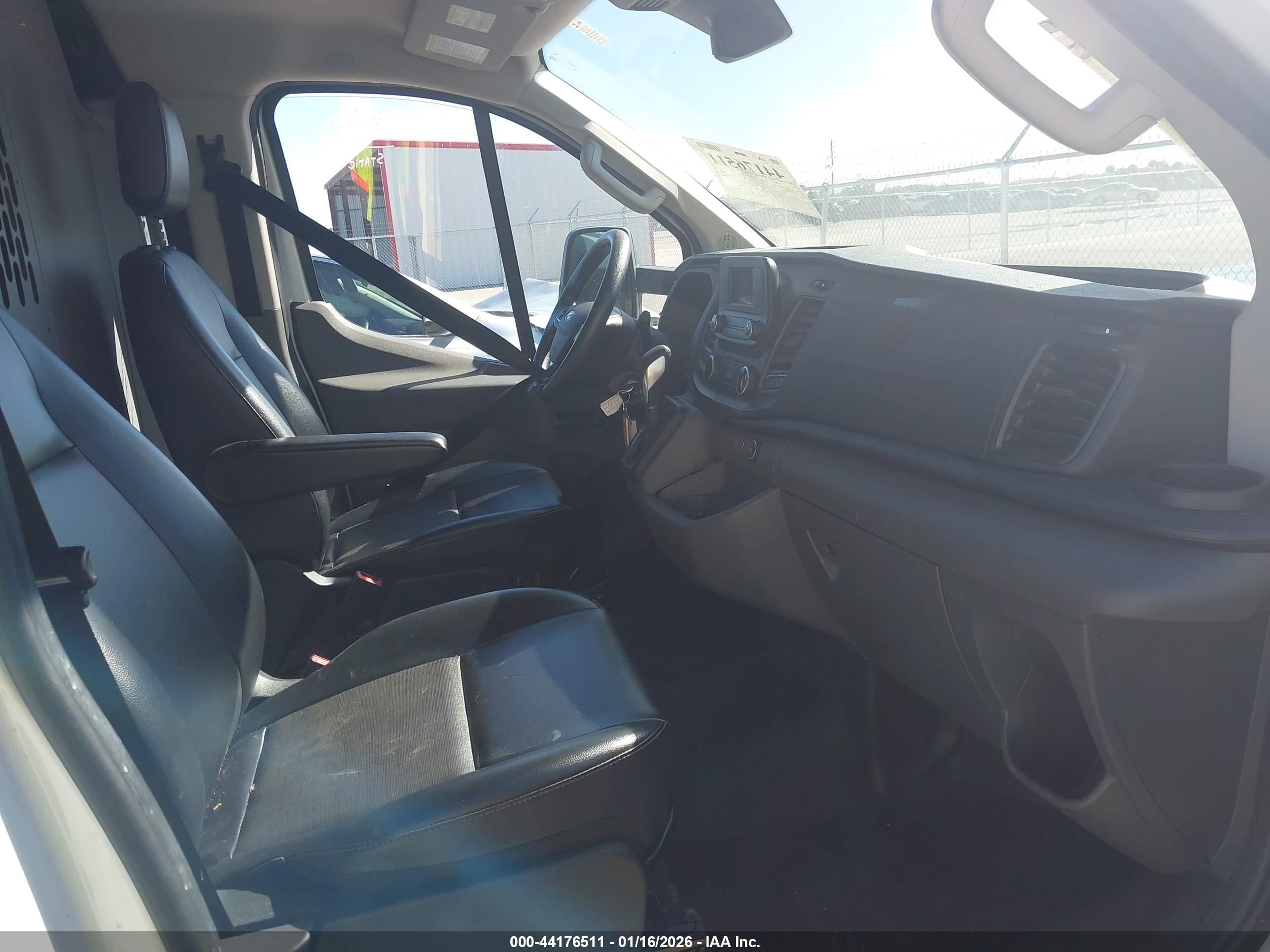 FORD TRANSIT-250 image 5