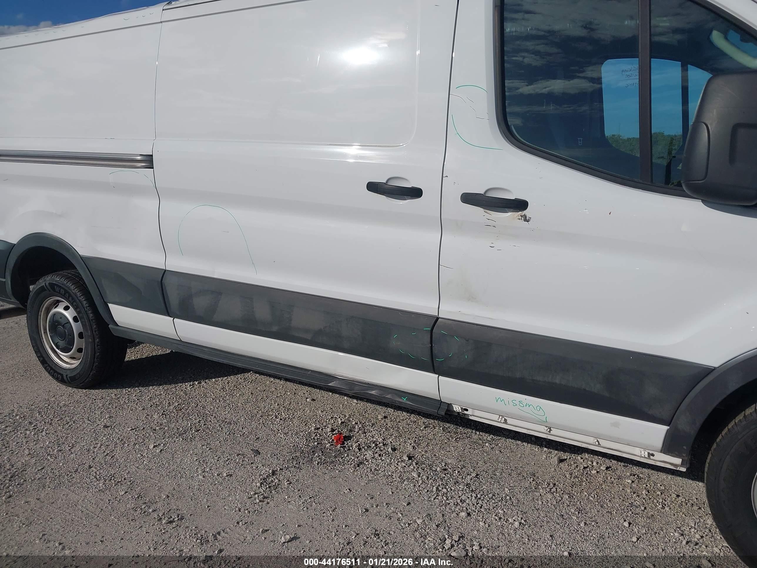 FORD TRANSIT-250 image 6