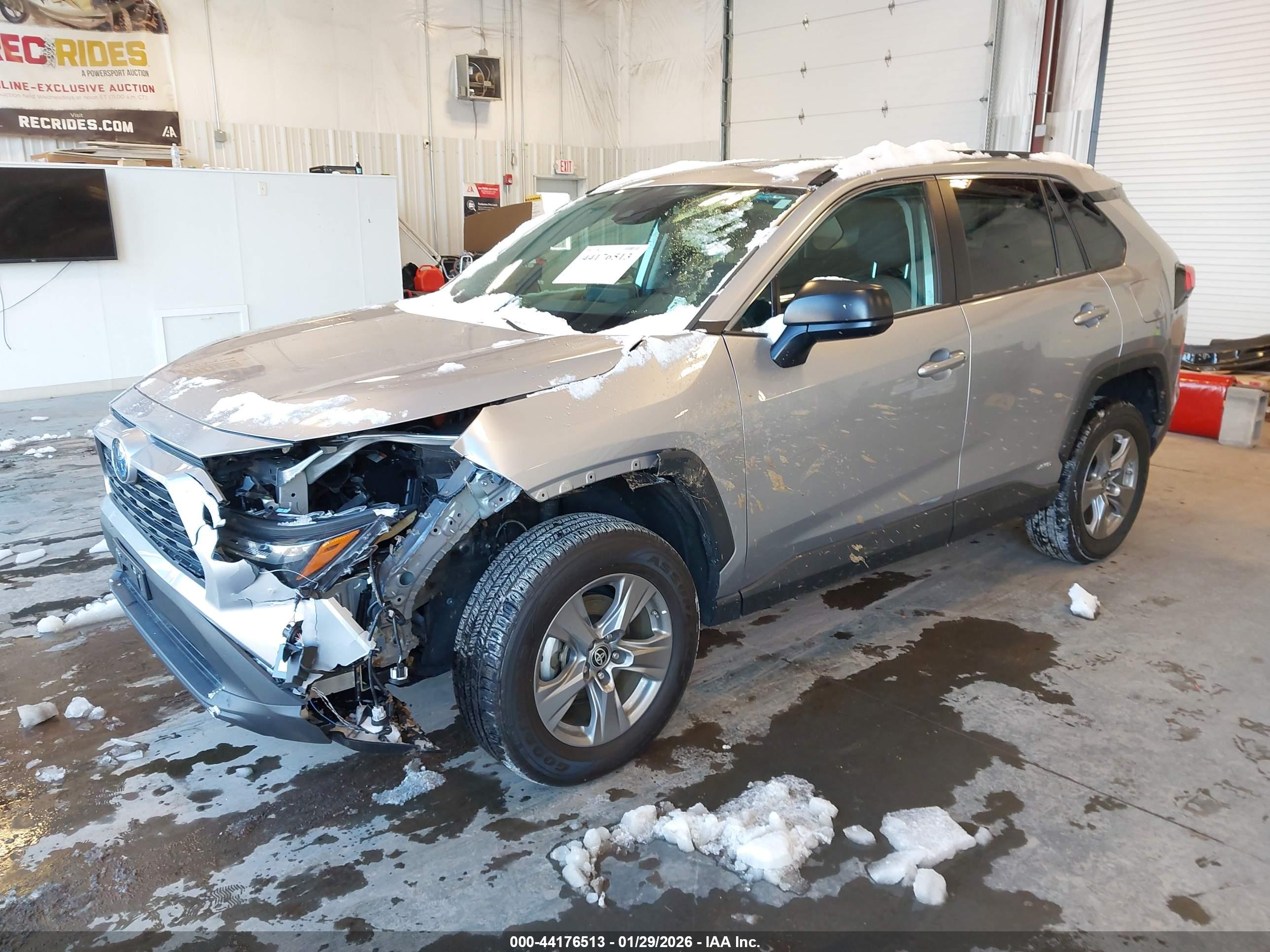 TOYOTA RAV4 image 2
