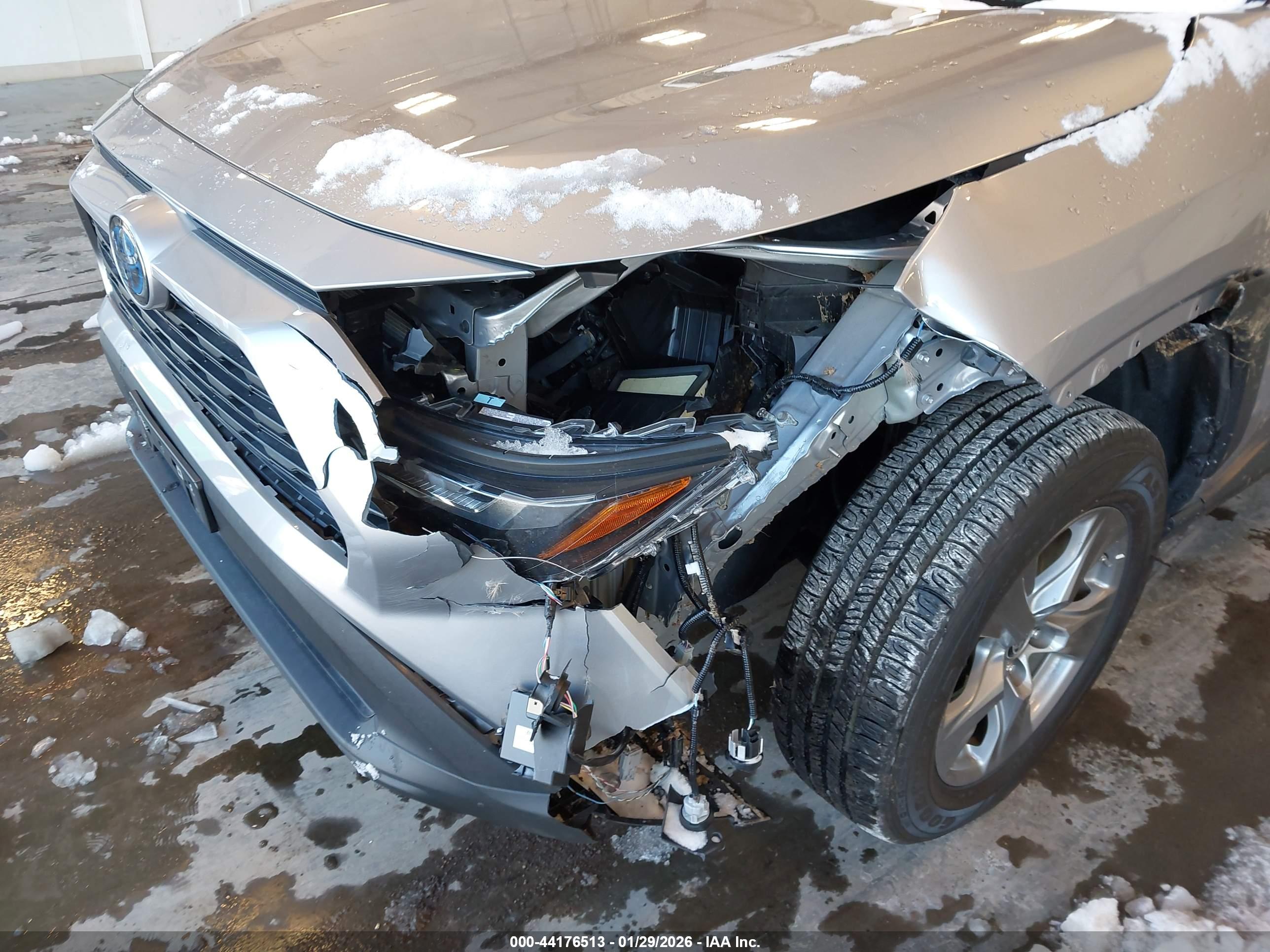 TOYOTA RAV4 image 6