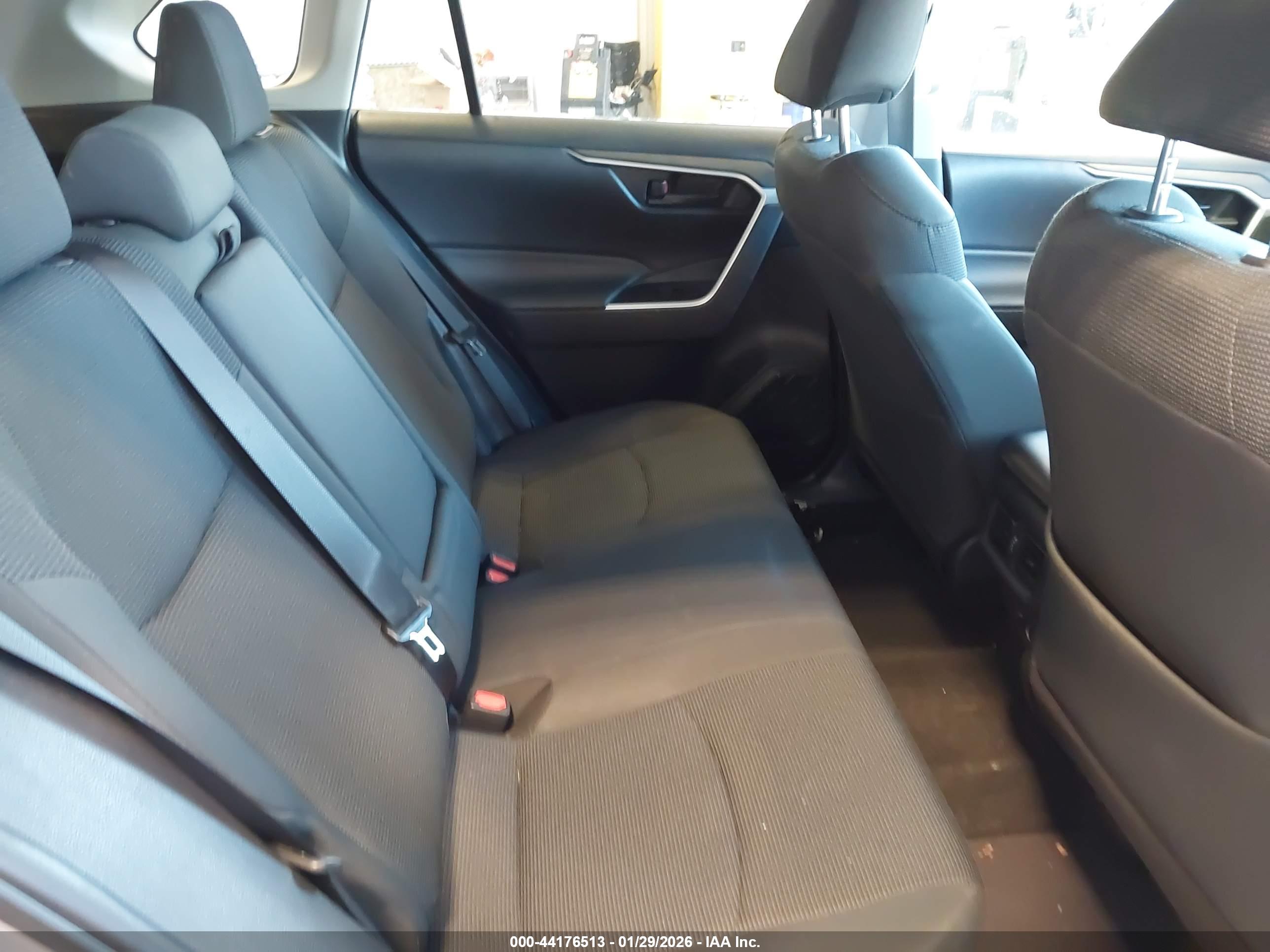 TOYOTA RAV4 image 8