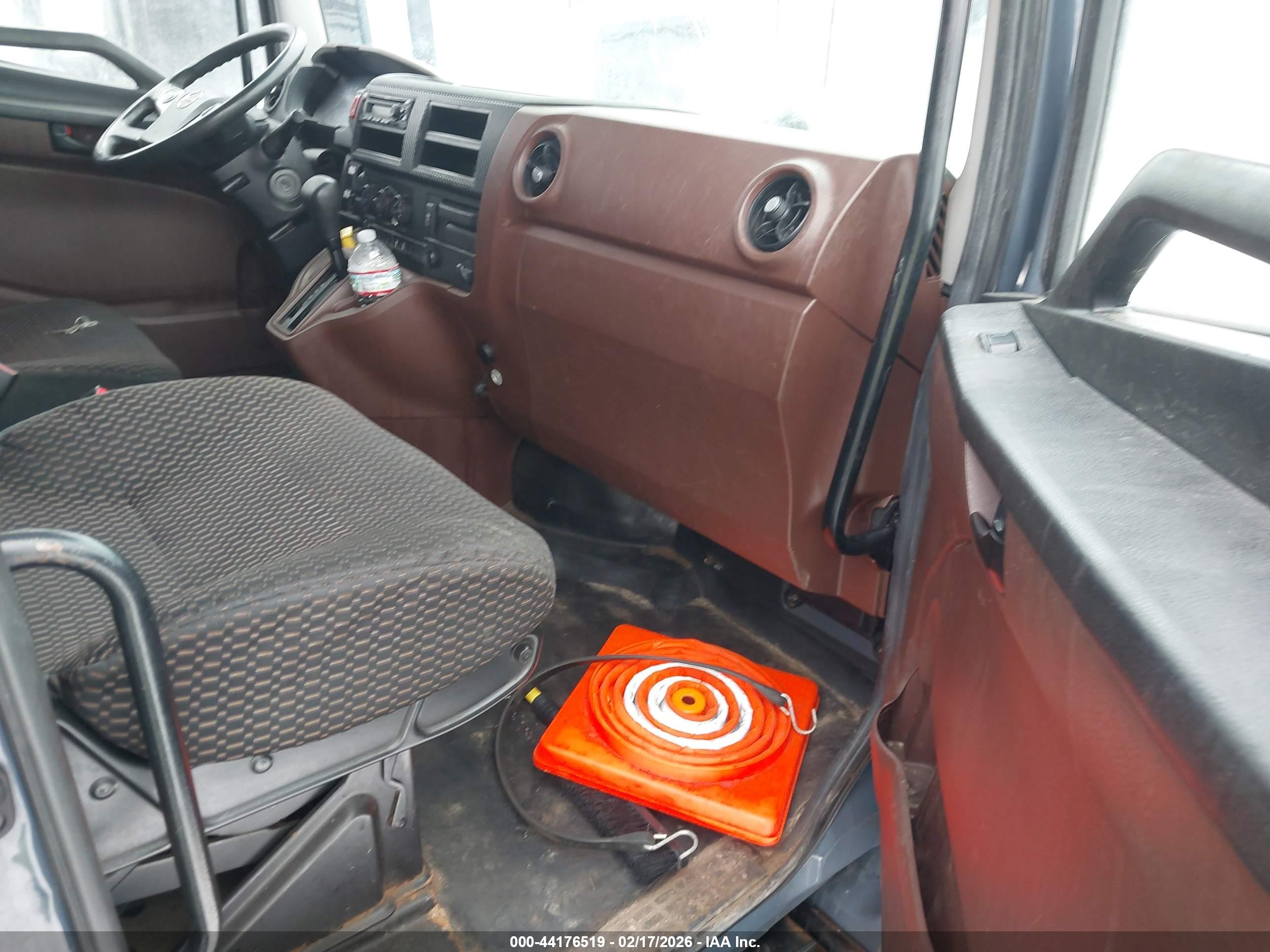 HINO 258/268 image 7