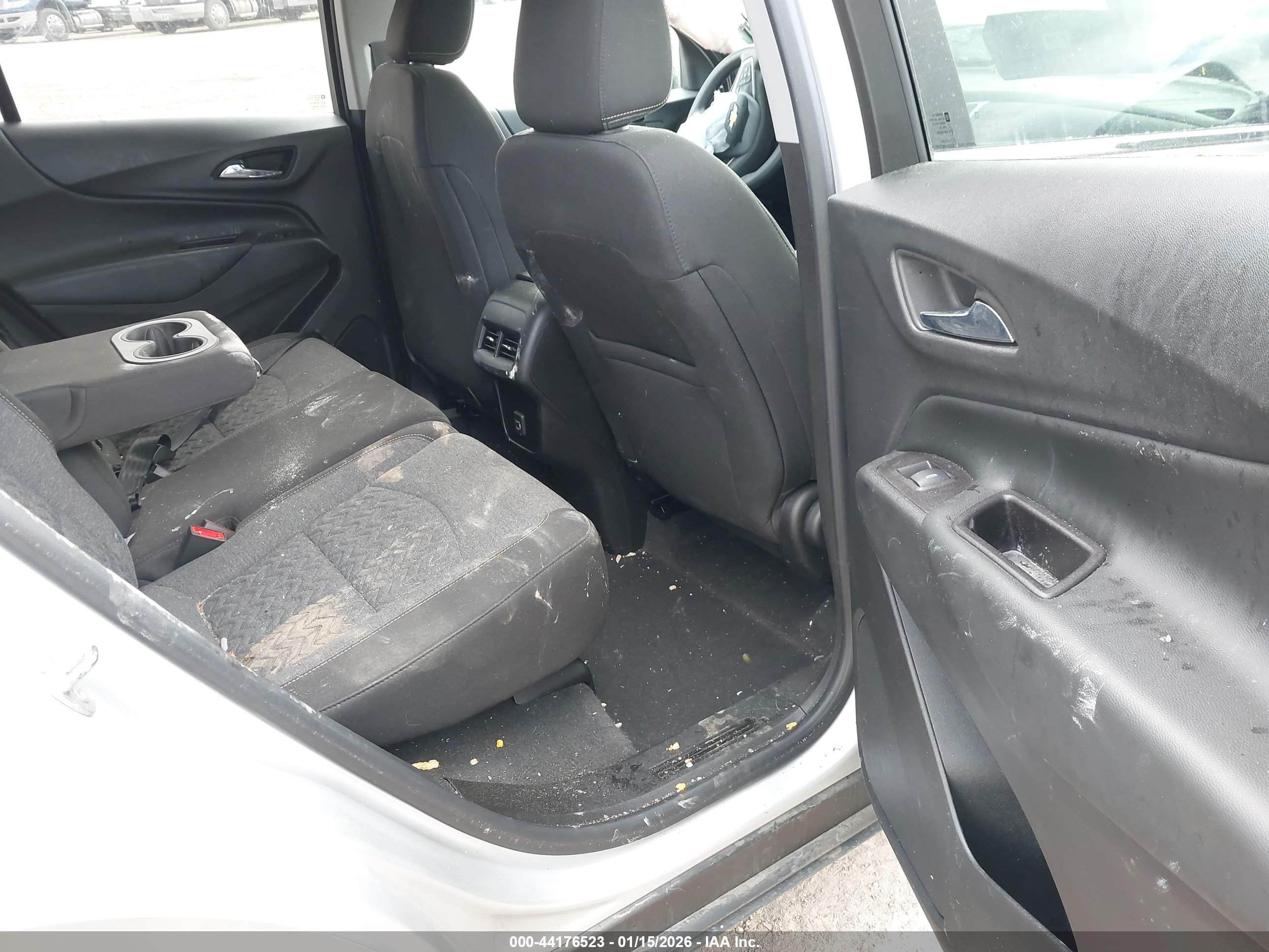 CHEVROLET EQUINOX image 8