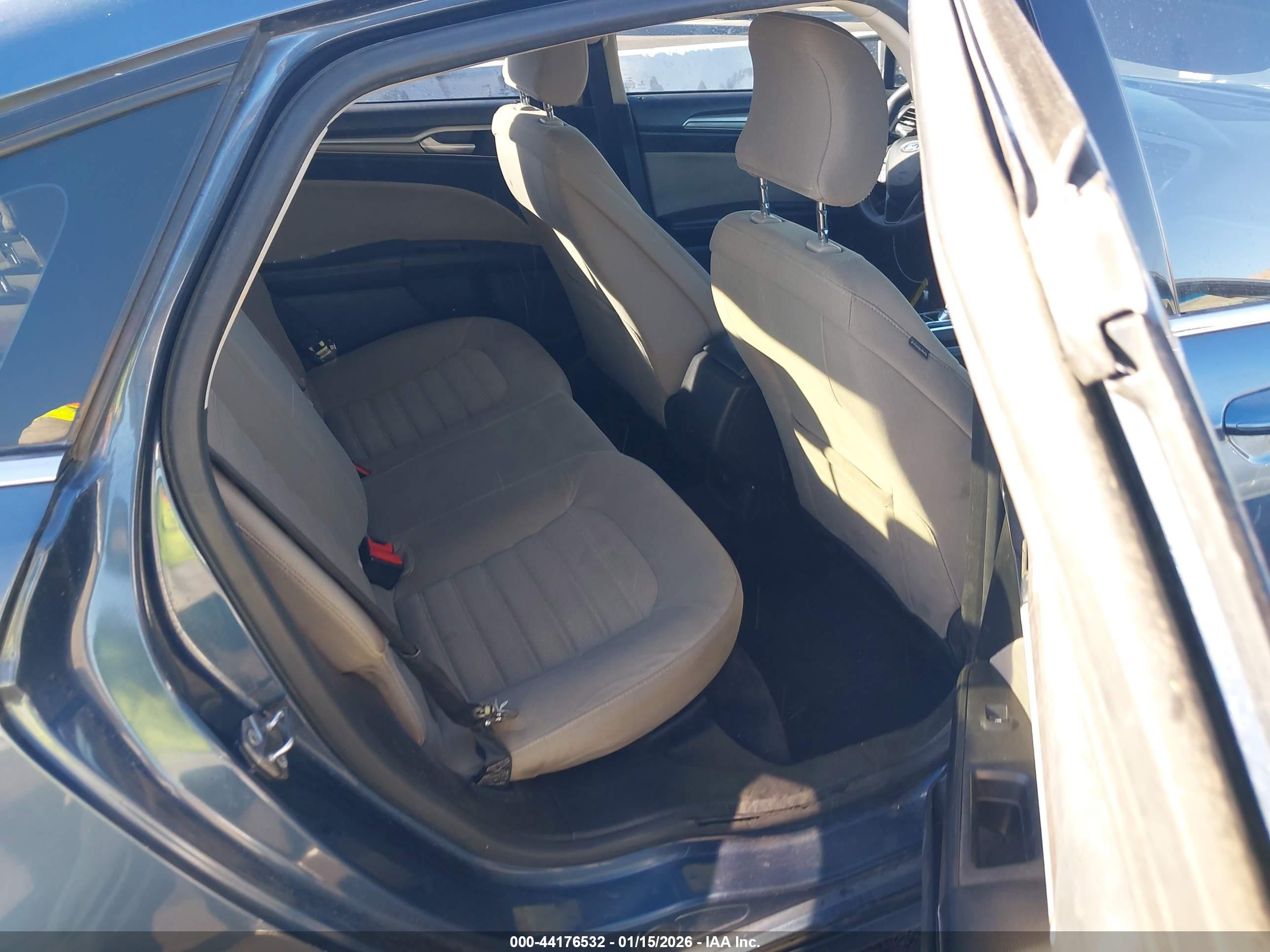 FORD FUSION image 8