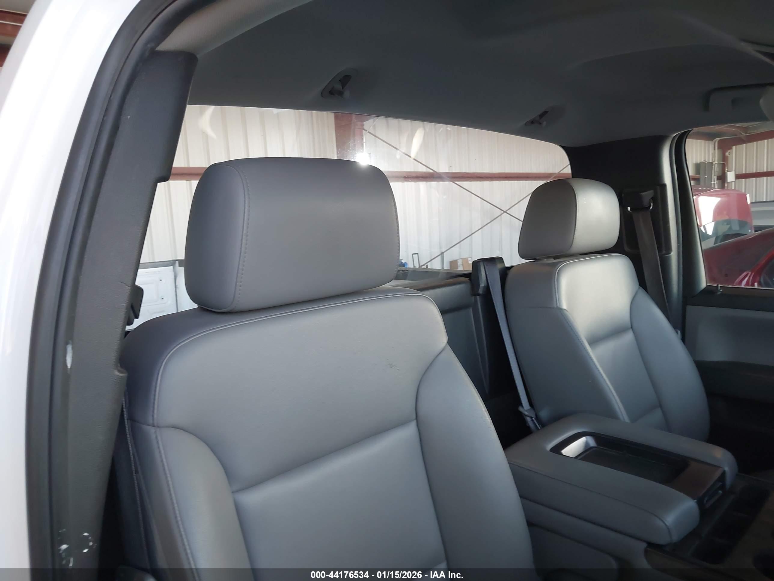 CHEVROLET SILVERADO image 8