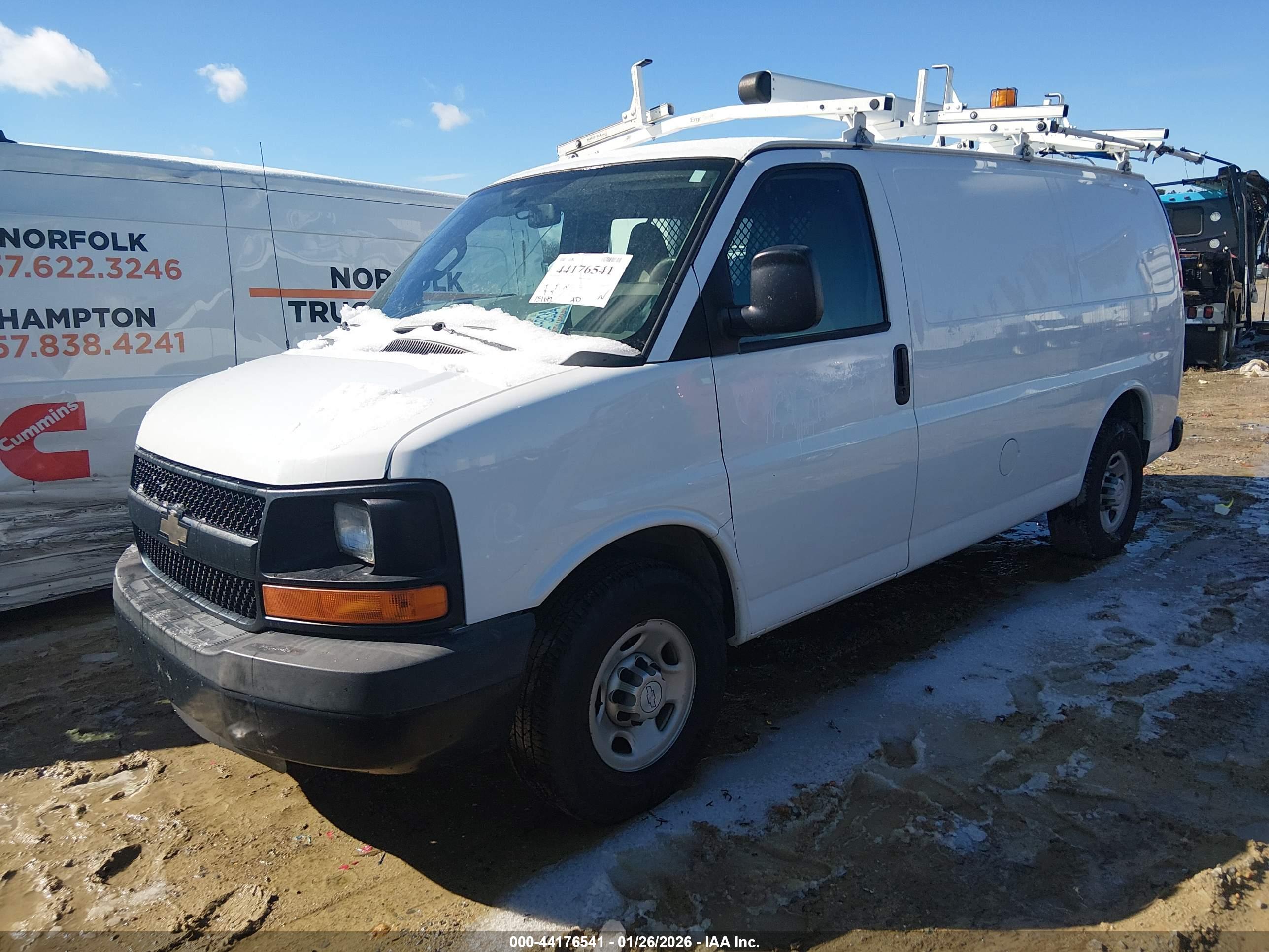 CHEVROLET EXPRESS image 2