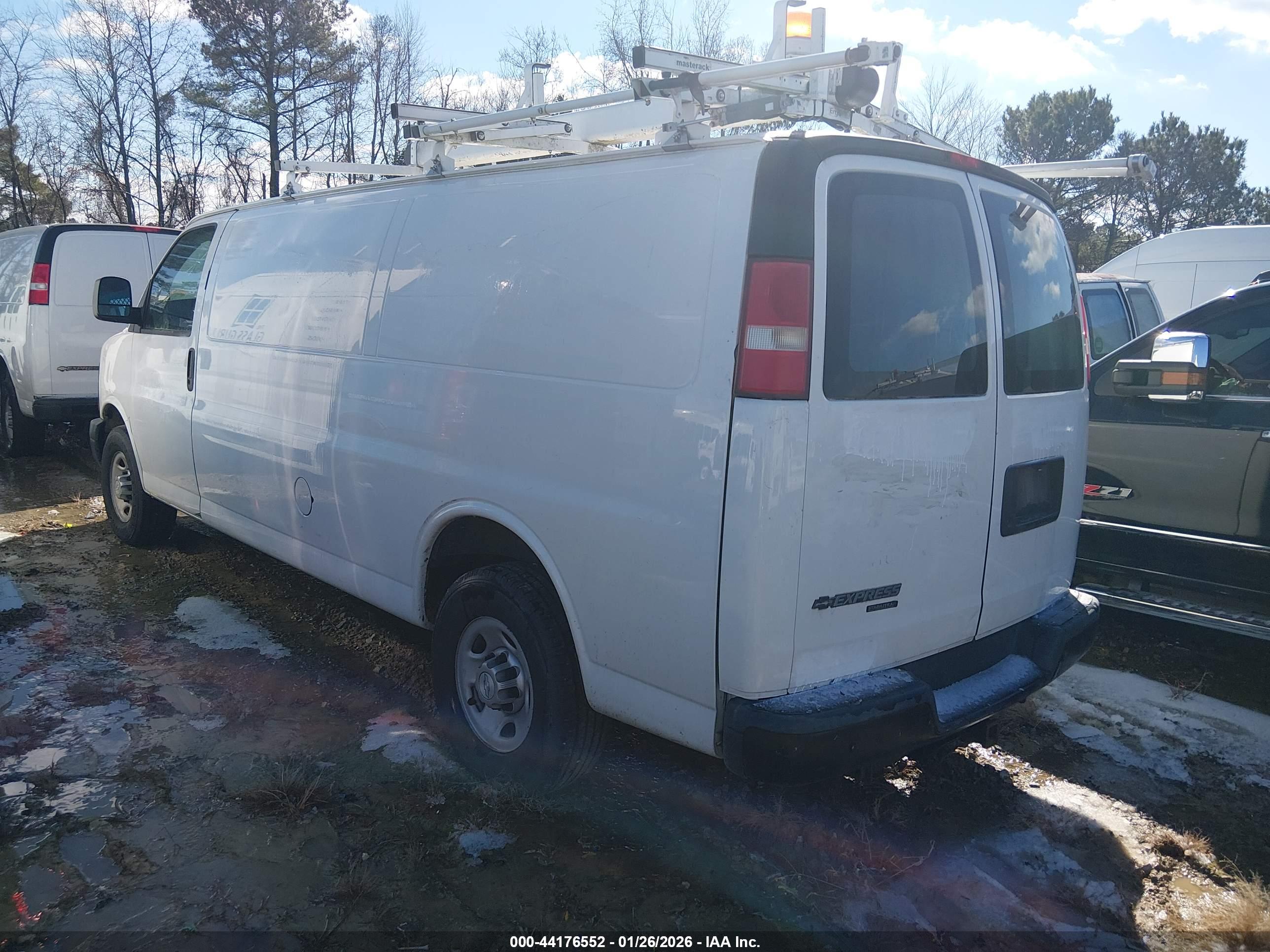 CHEVROLET EXPRESS image 3