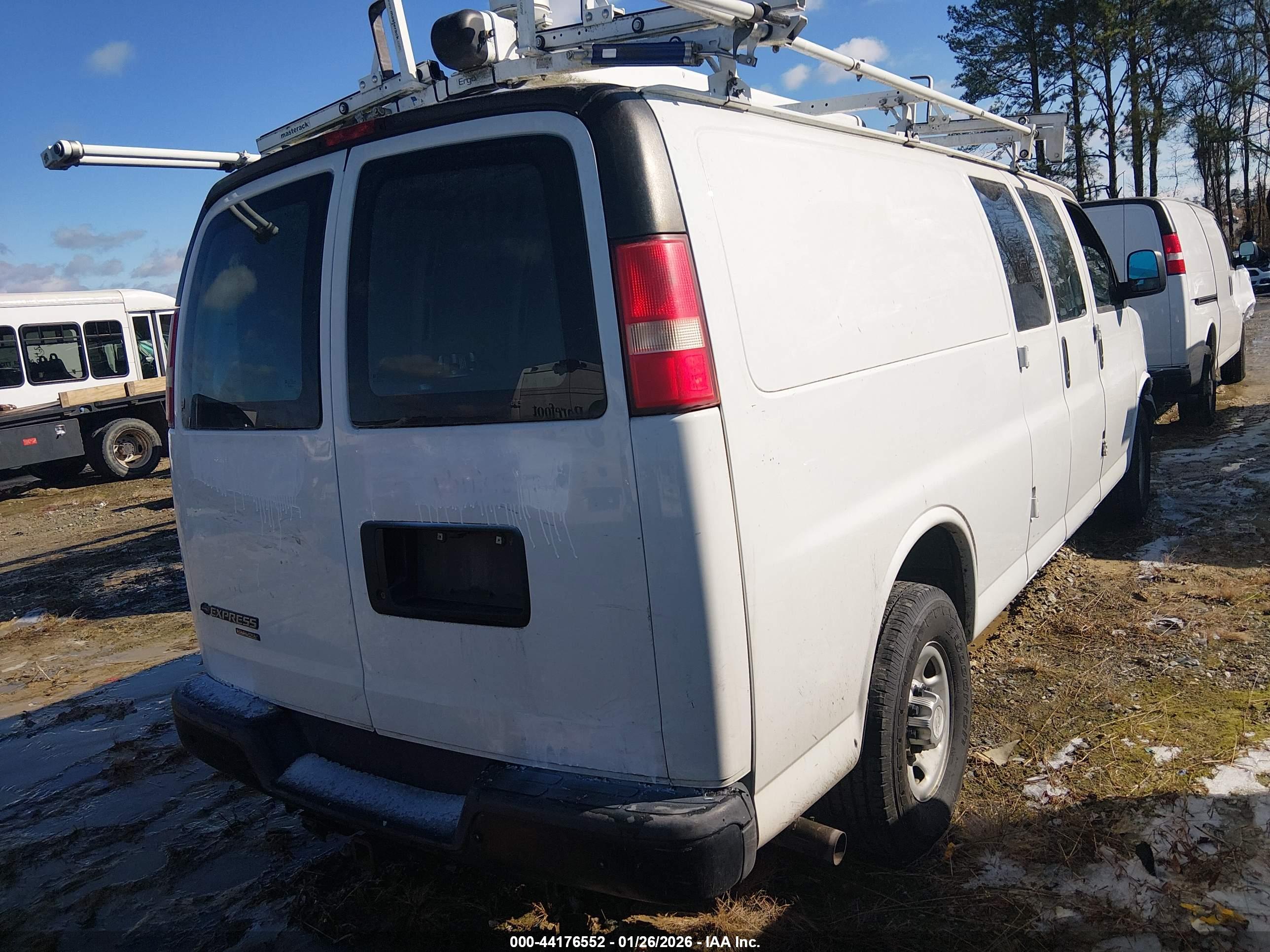 CHEVROLET EXPRESS image 4