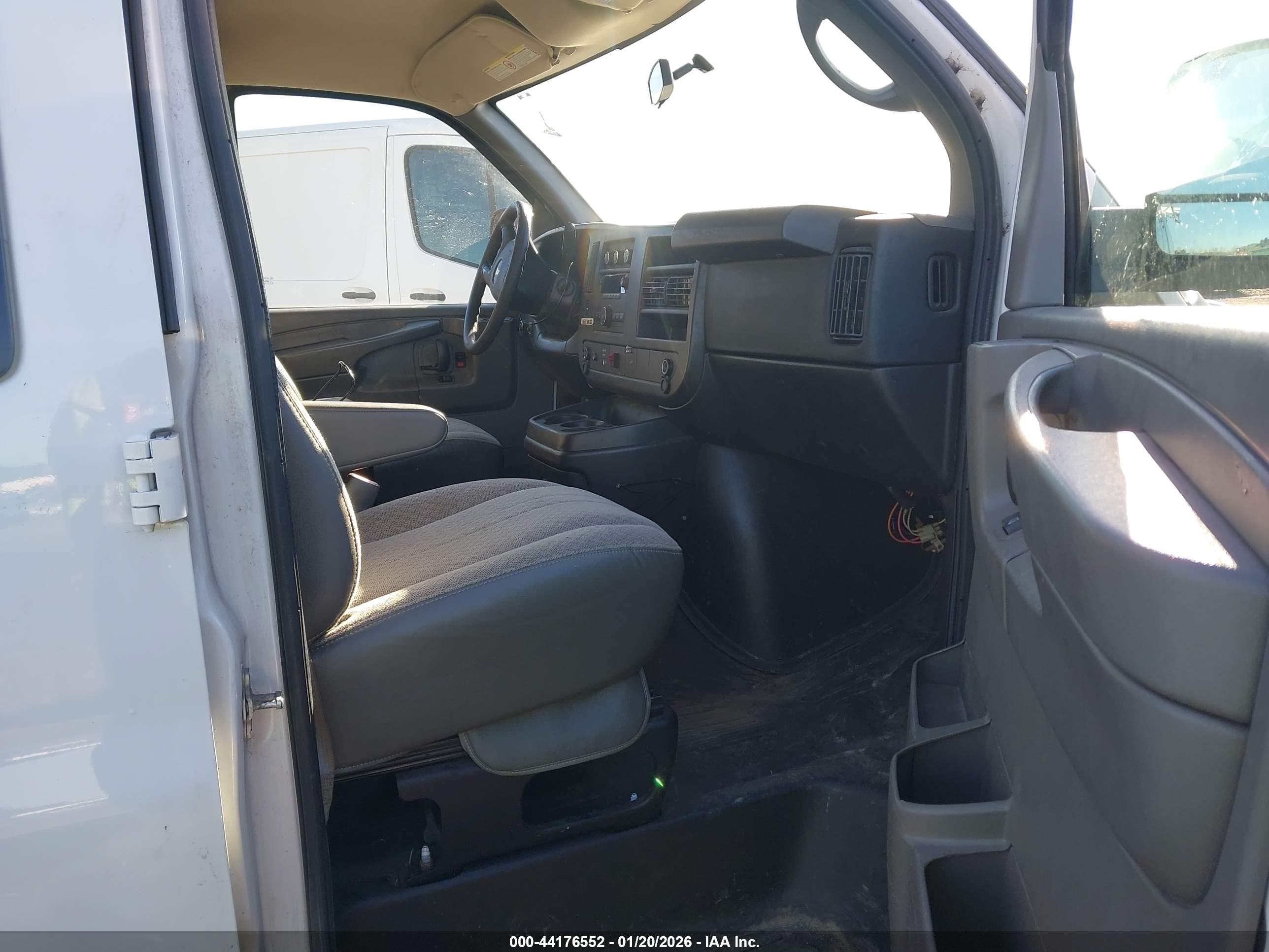 CHEVROLET EXPRESS image 5