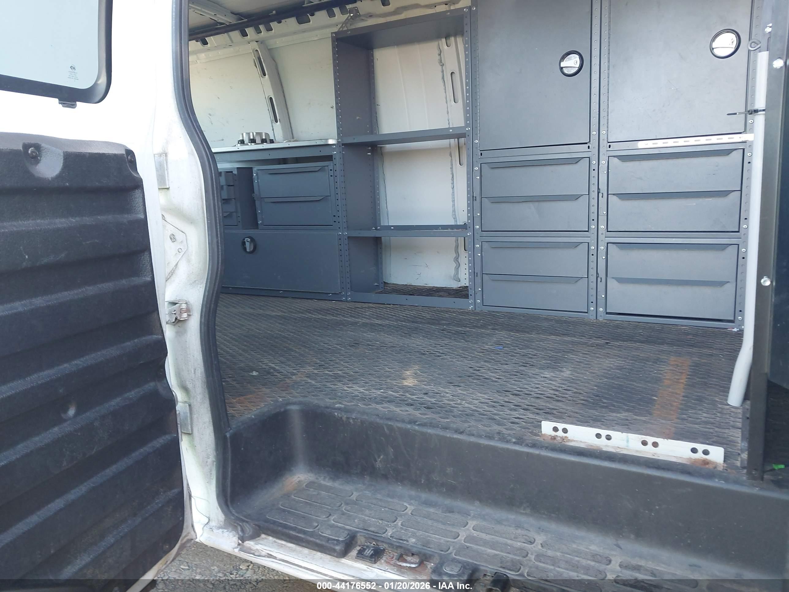 CHEVROLET EXPRESS image 8