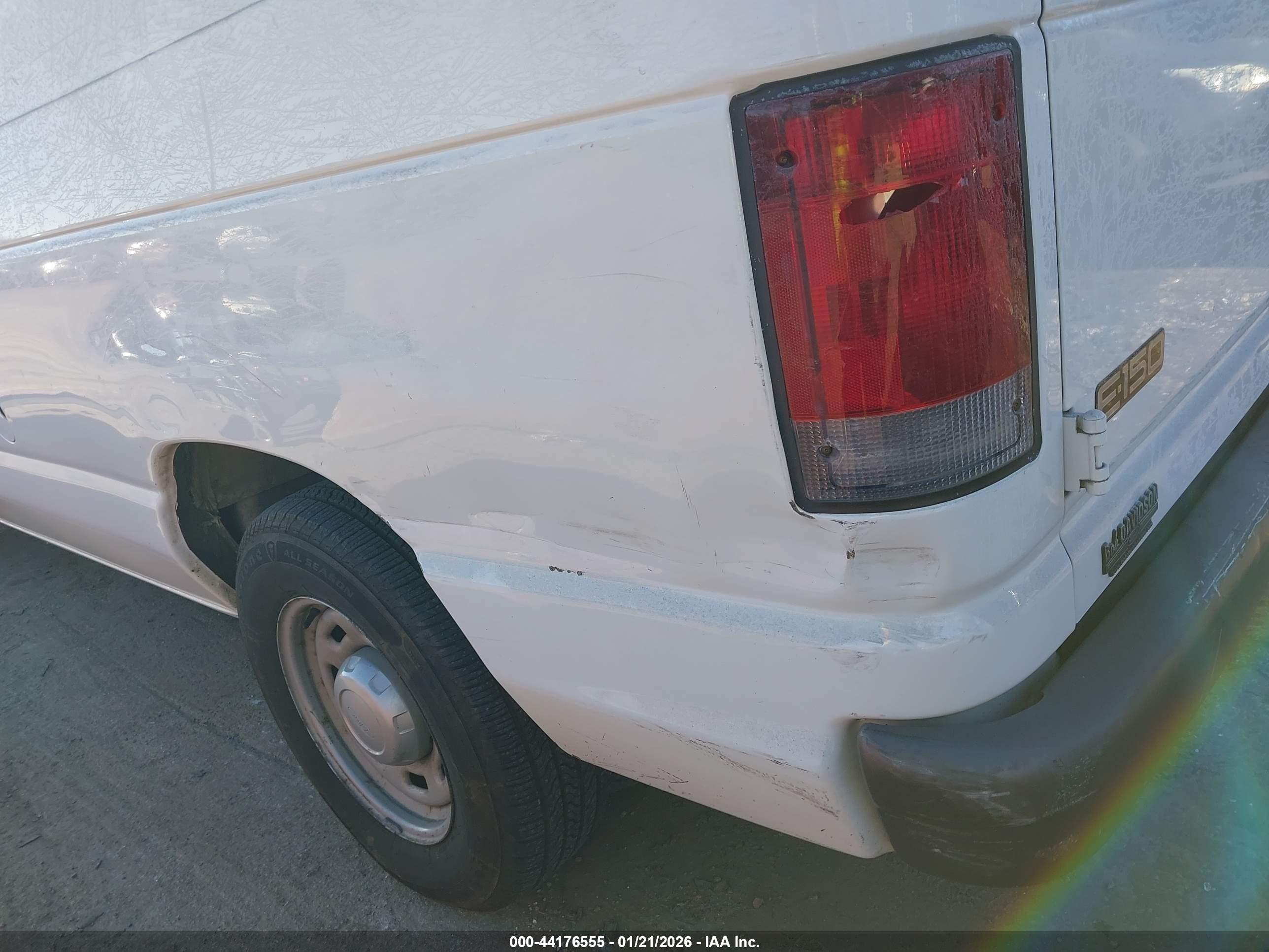 FORD E-150 image 6