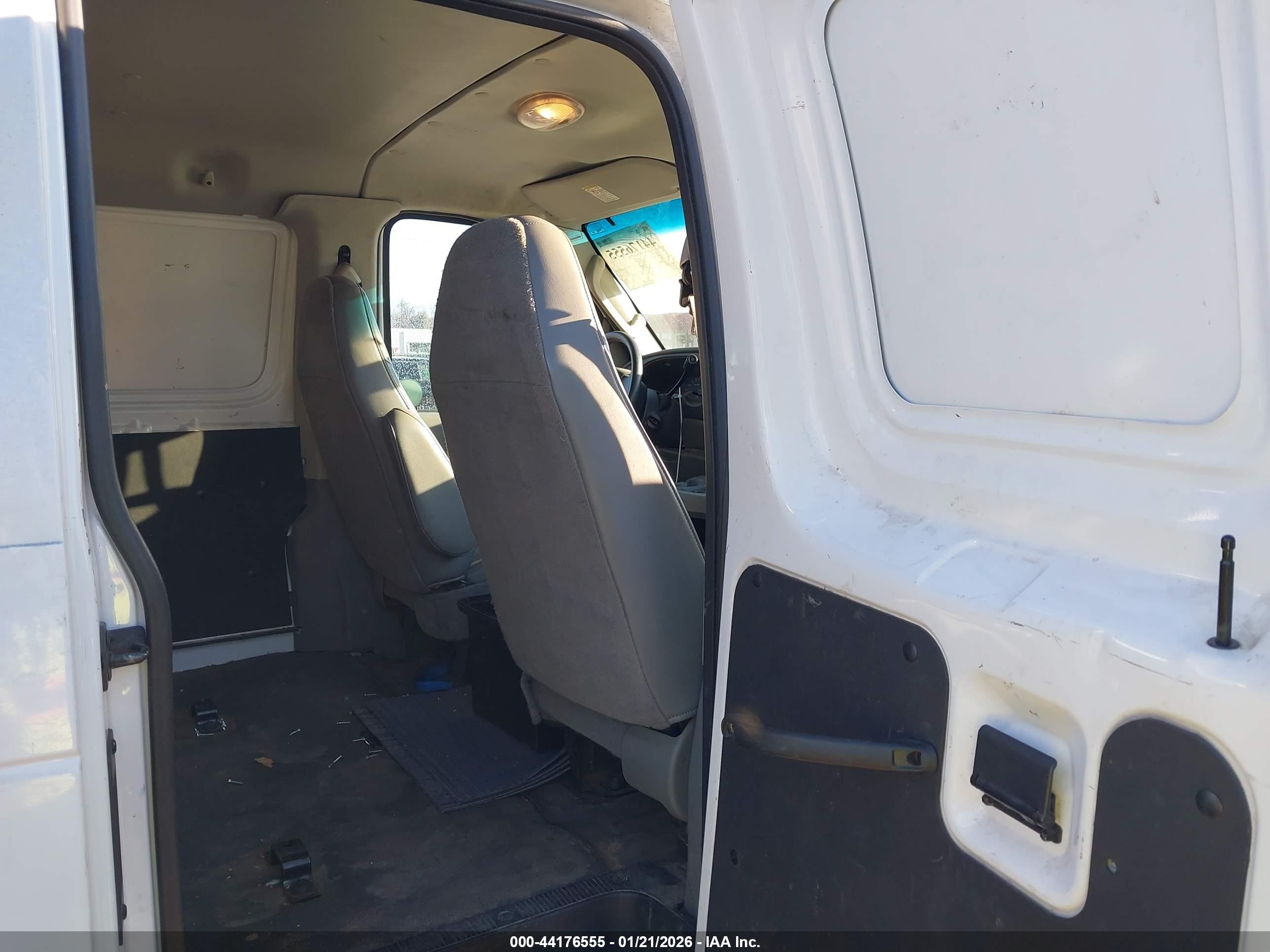 FORD E-150 image 8