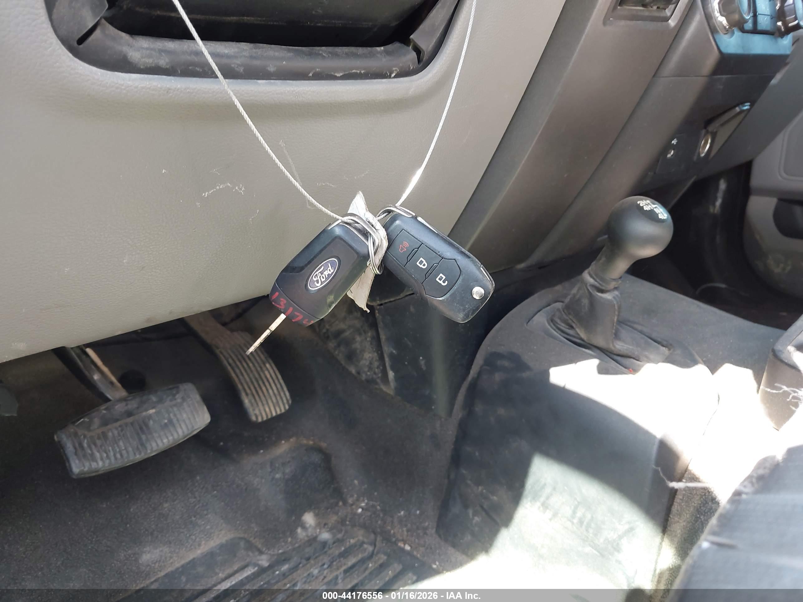 FORD F-550 image 11