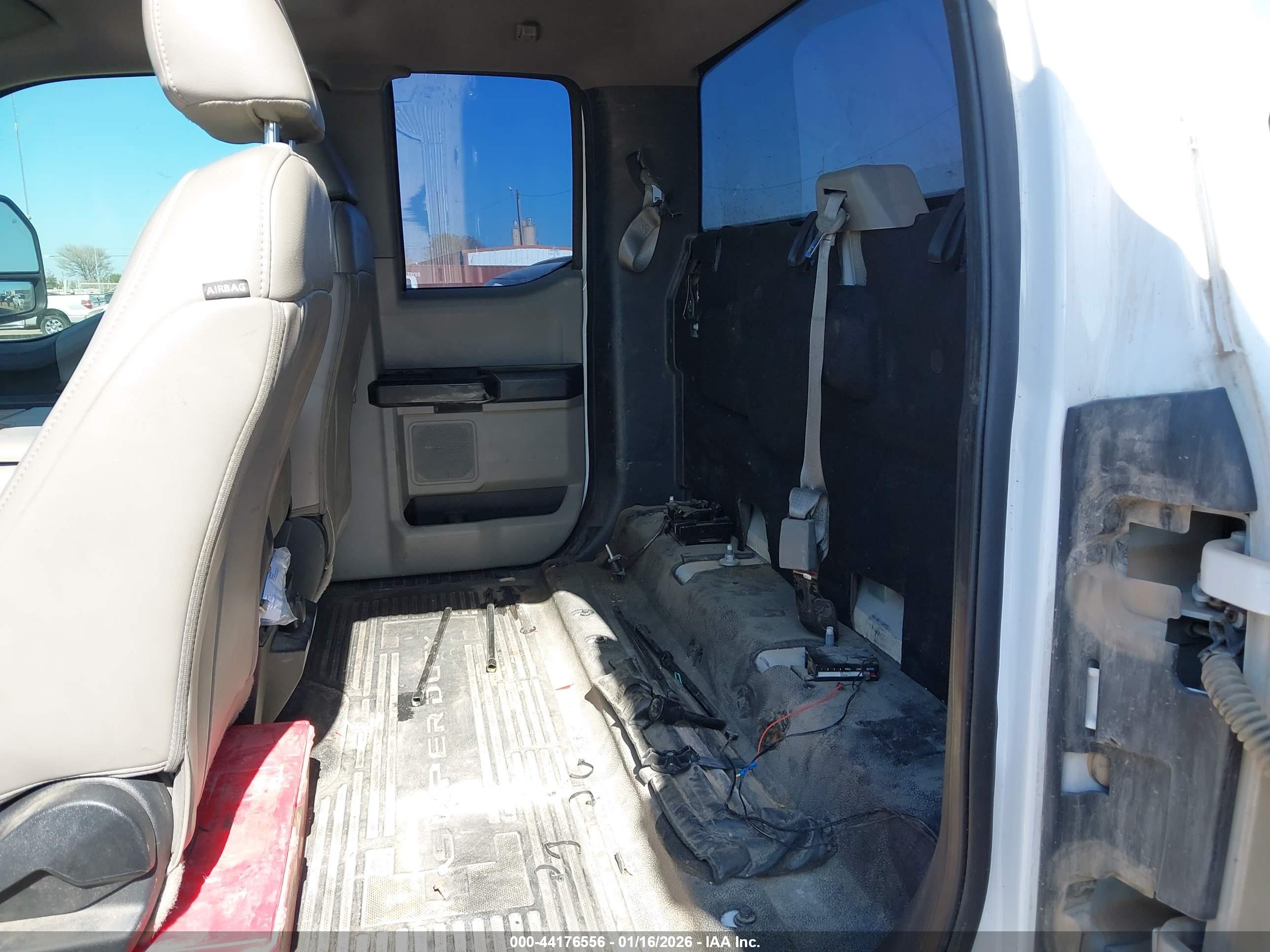 FORD F-550 image 8