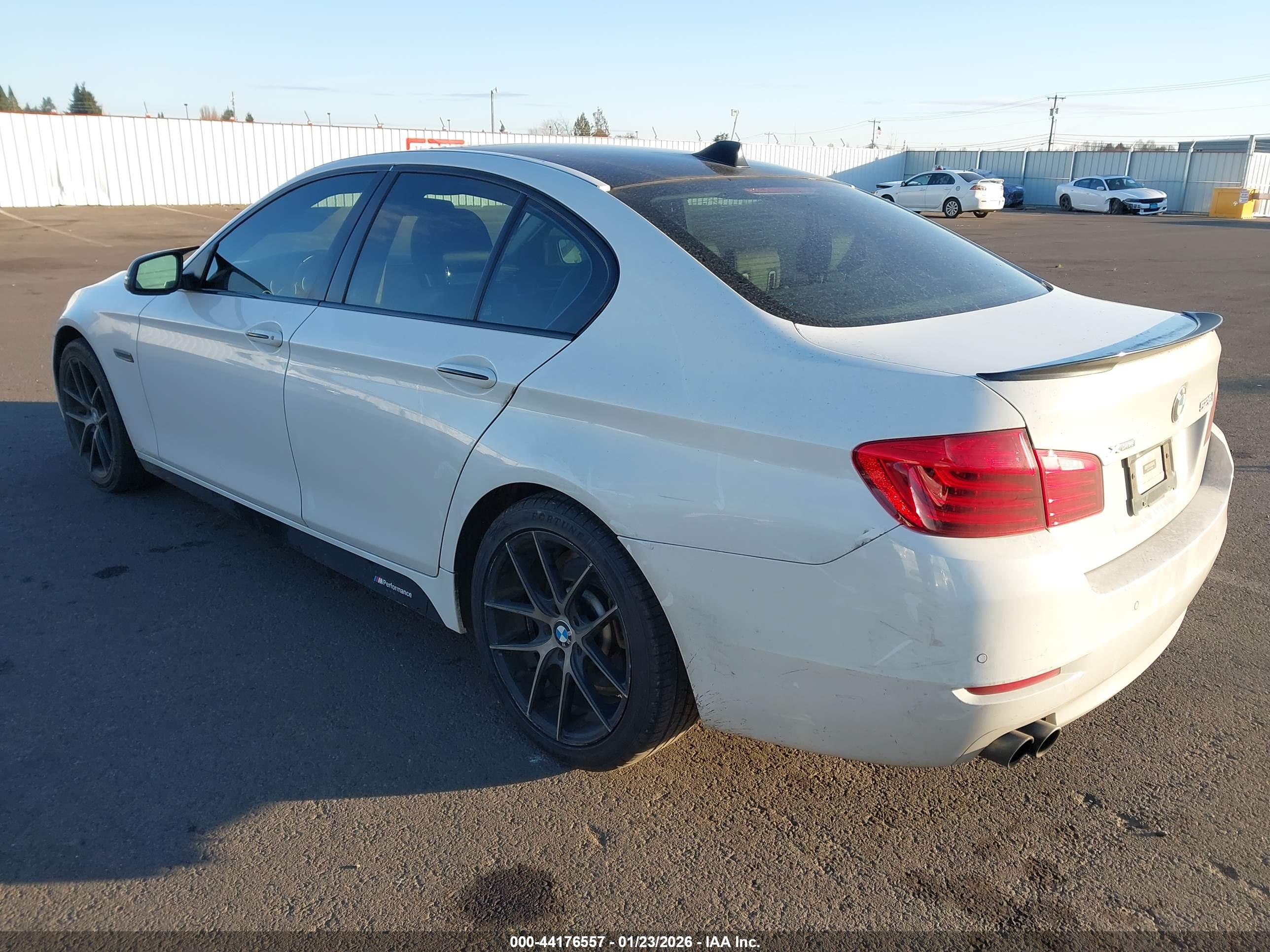 BMW 528I image 3