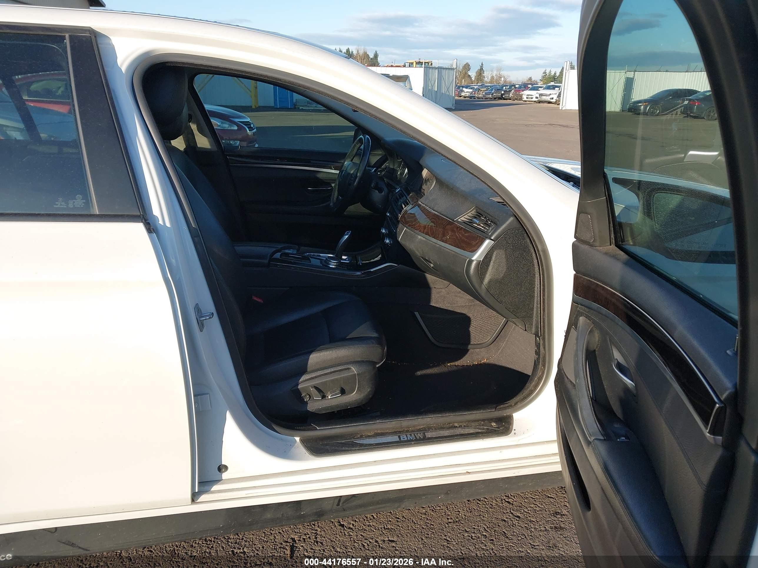 BMW 528I image 5