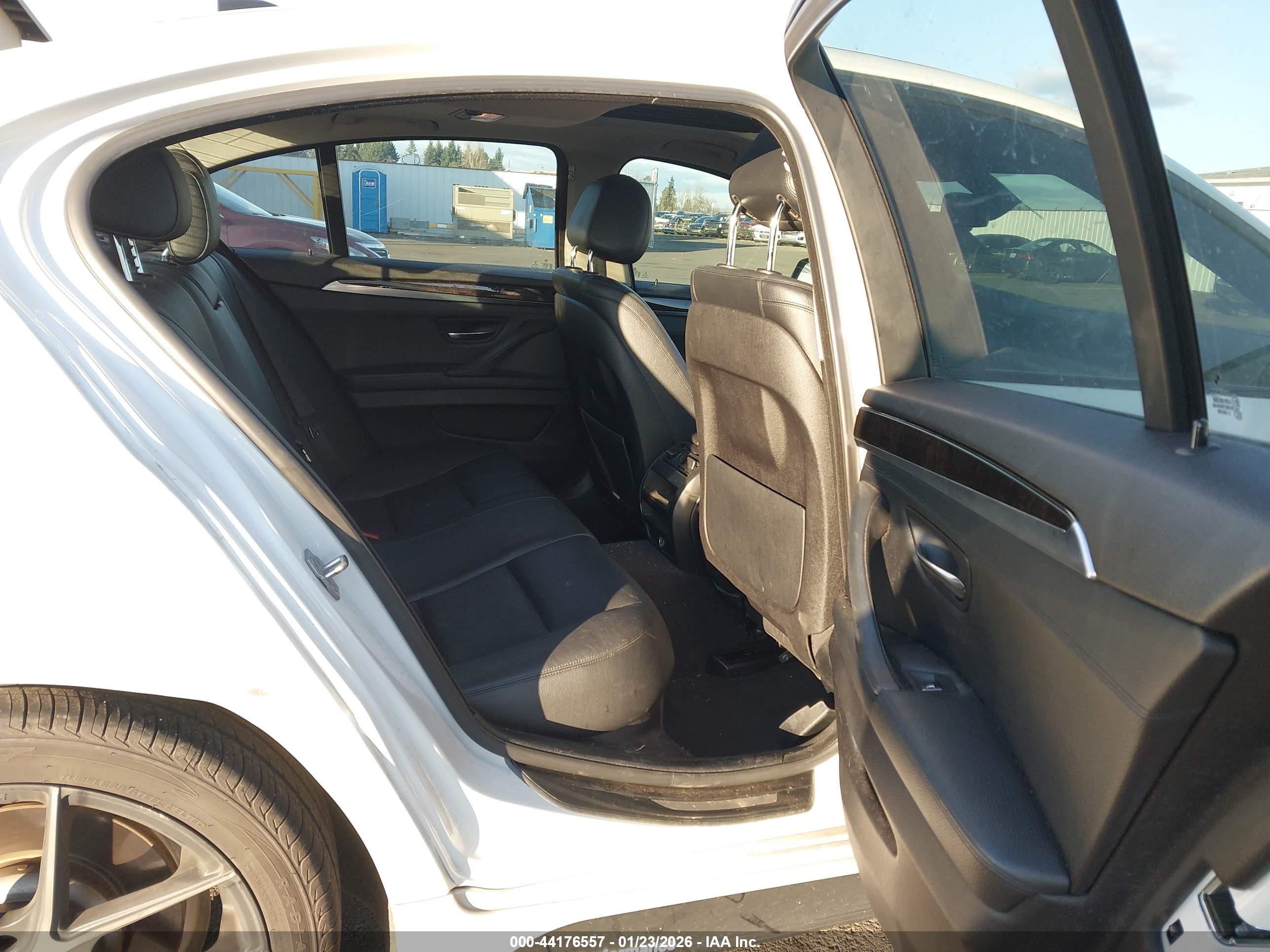 BMW 528I image 8