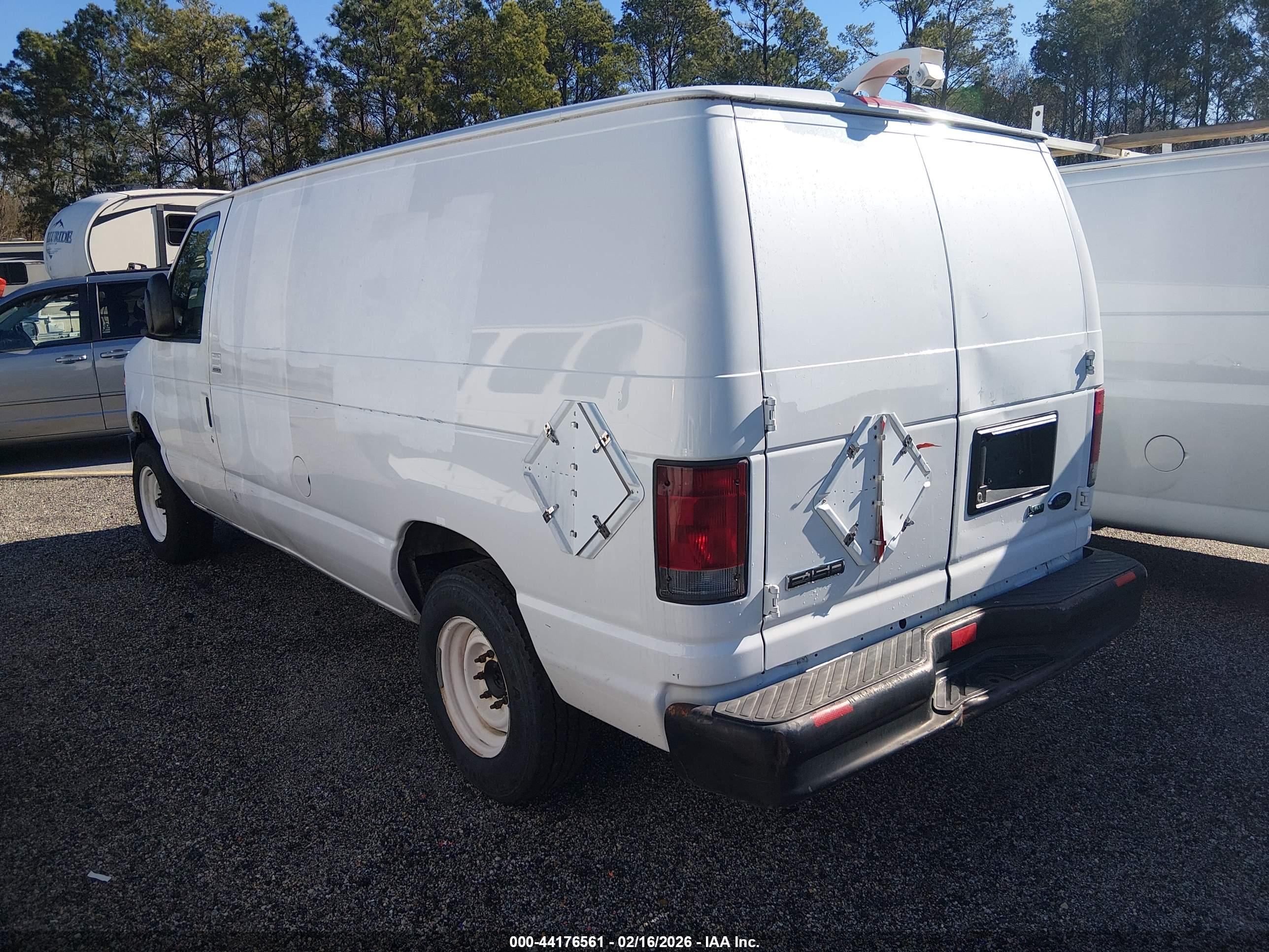 FORD E-150 image 3