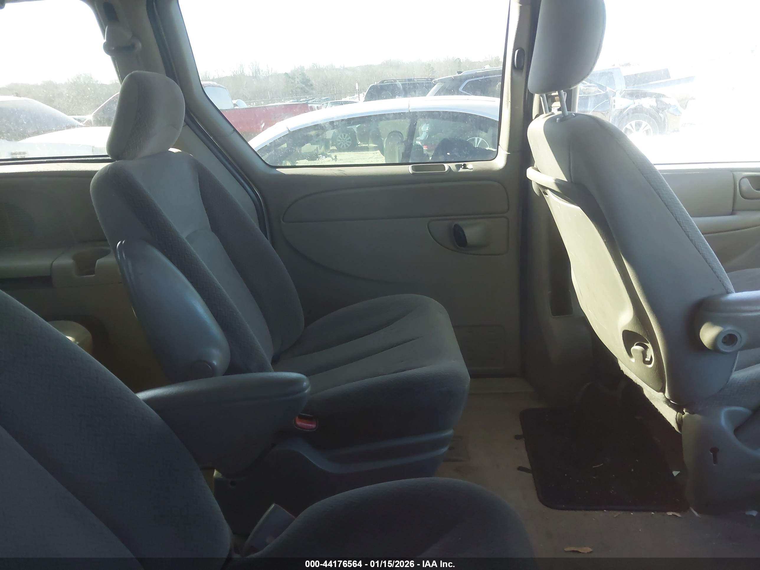 CHRYSLER TOWN image 8