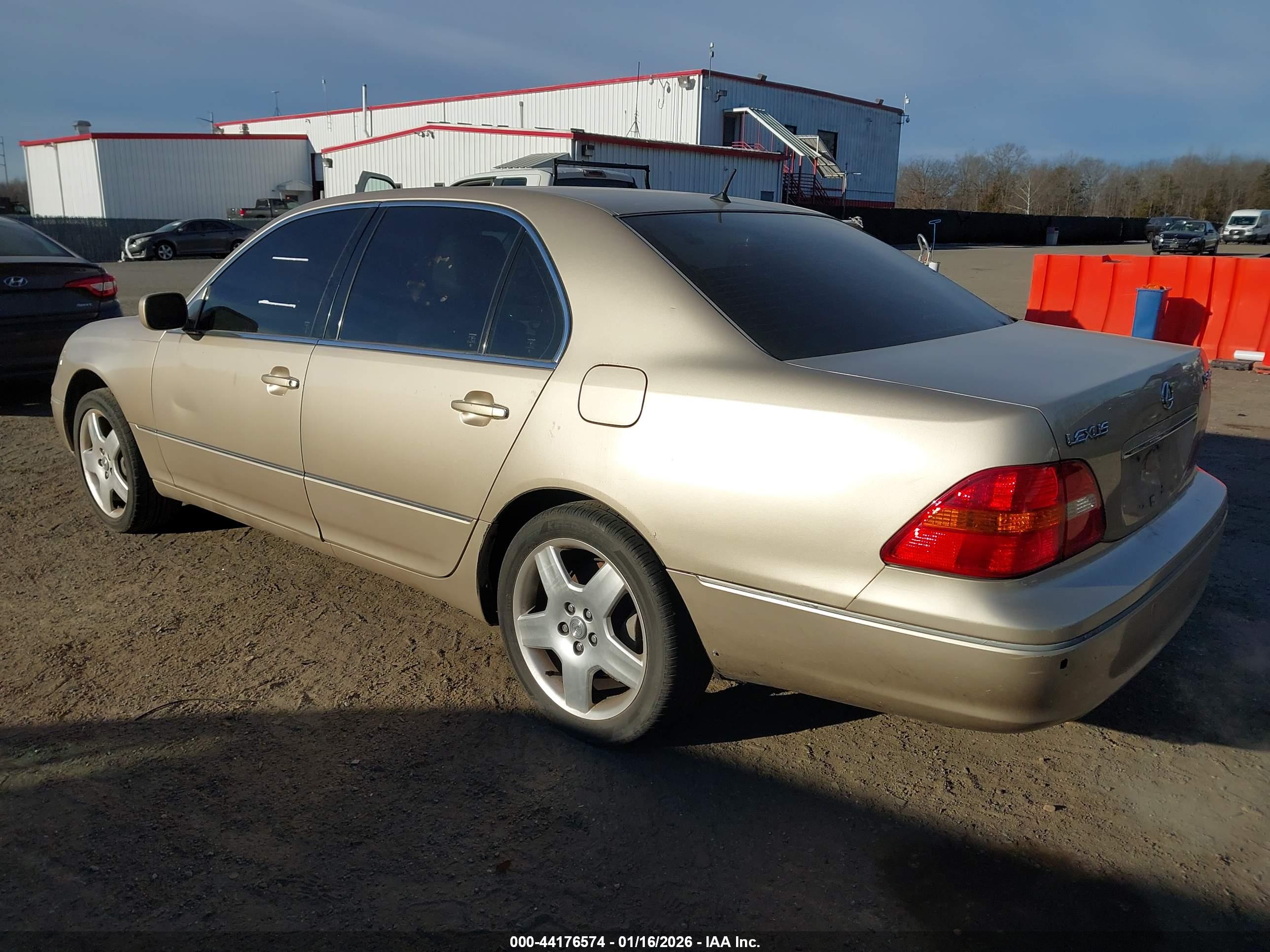 LEXUS LS image 3
