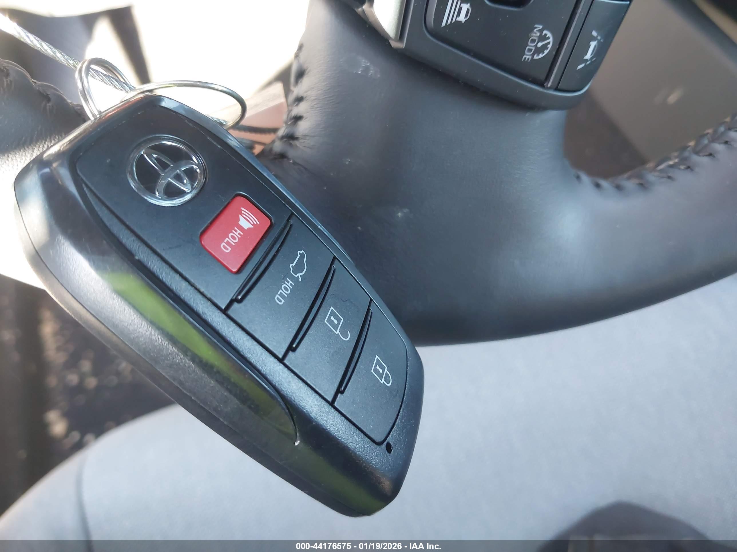 TOYOTA CAMRY image 11