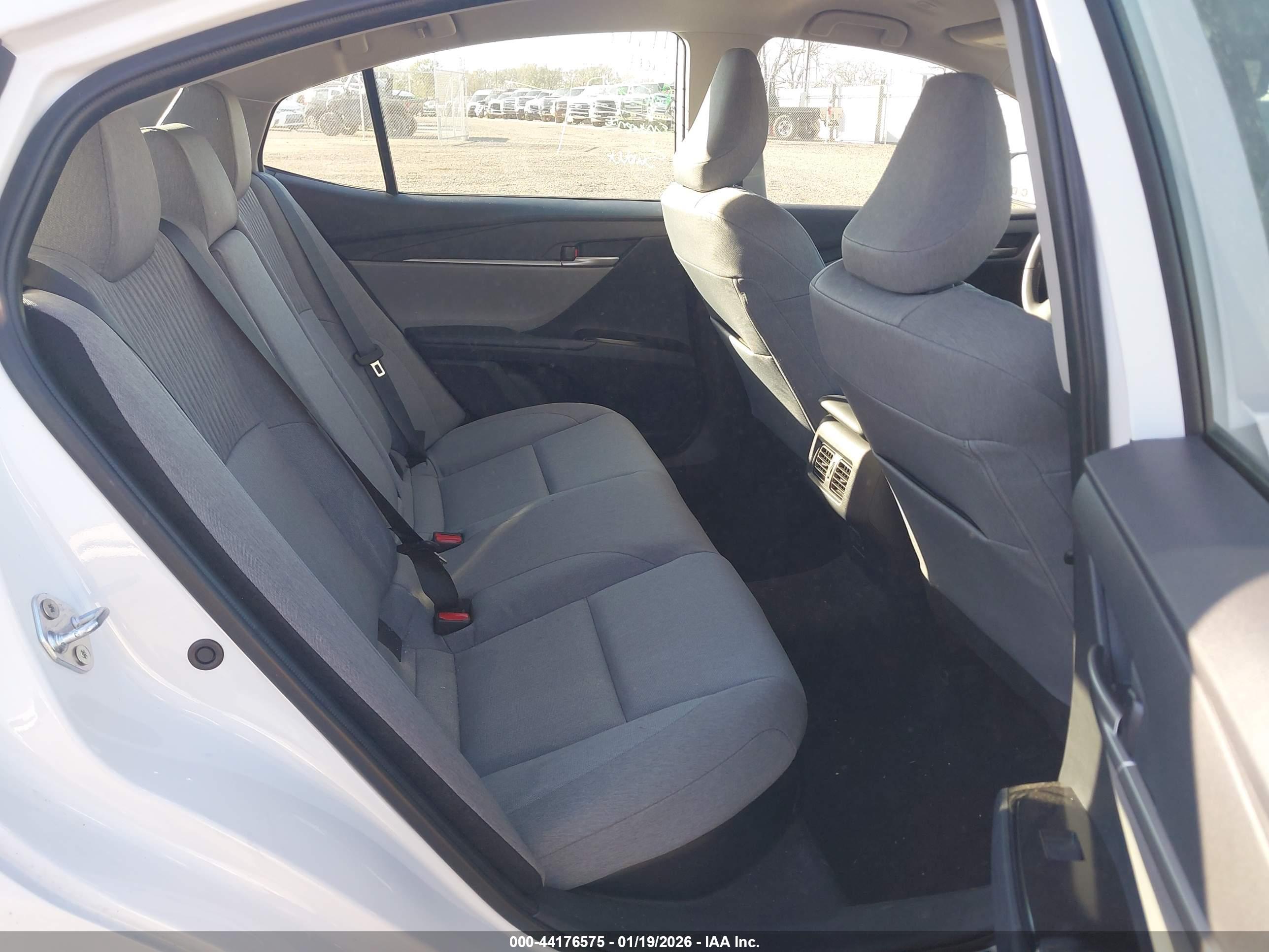 TOYOTA CAMRY image 8
