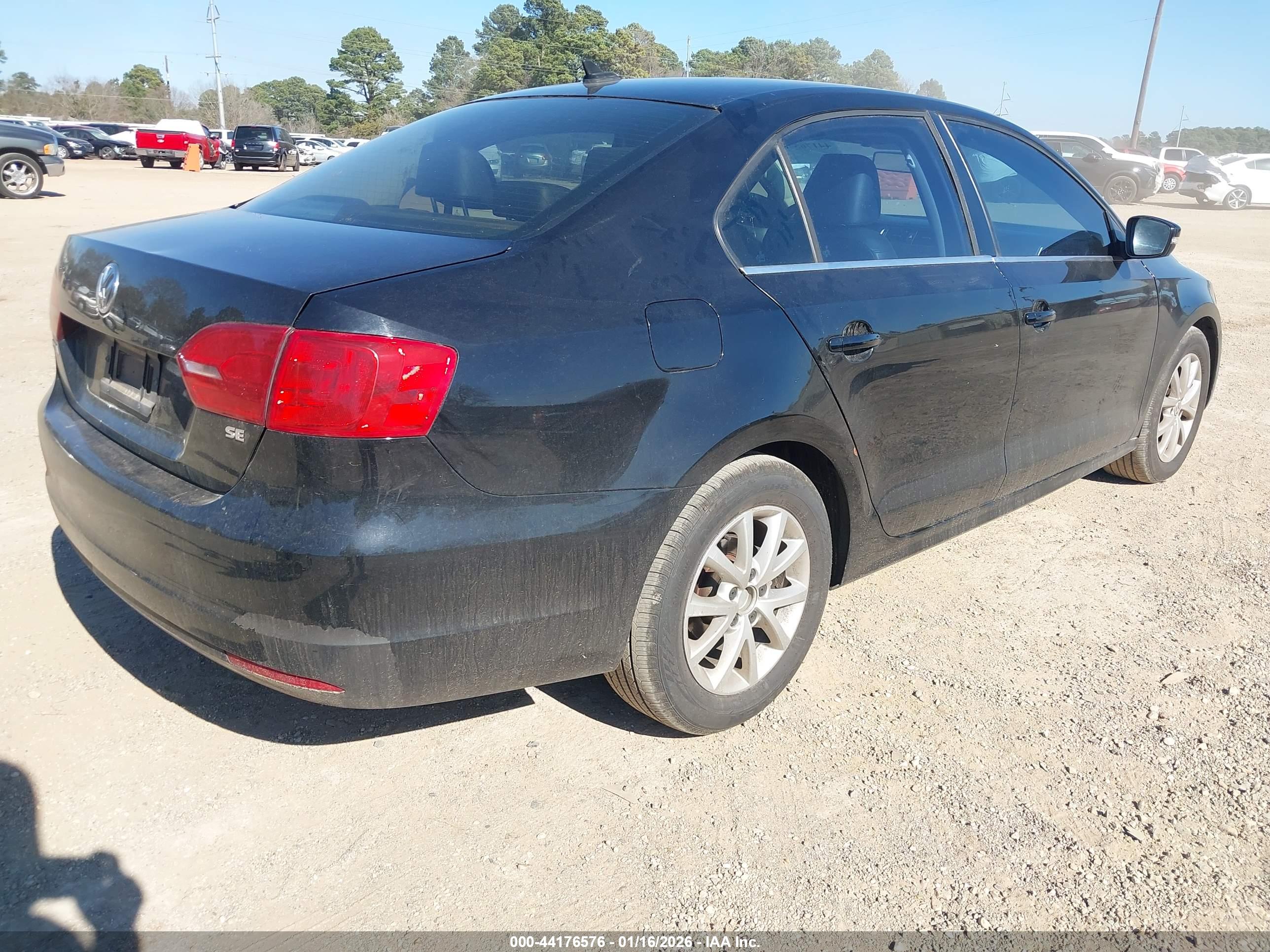 VOLKSWAGEN JETTA image 4