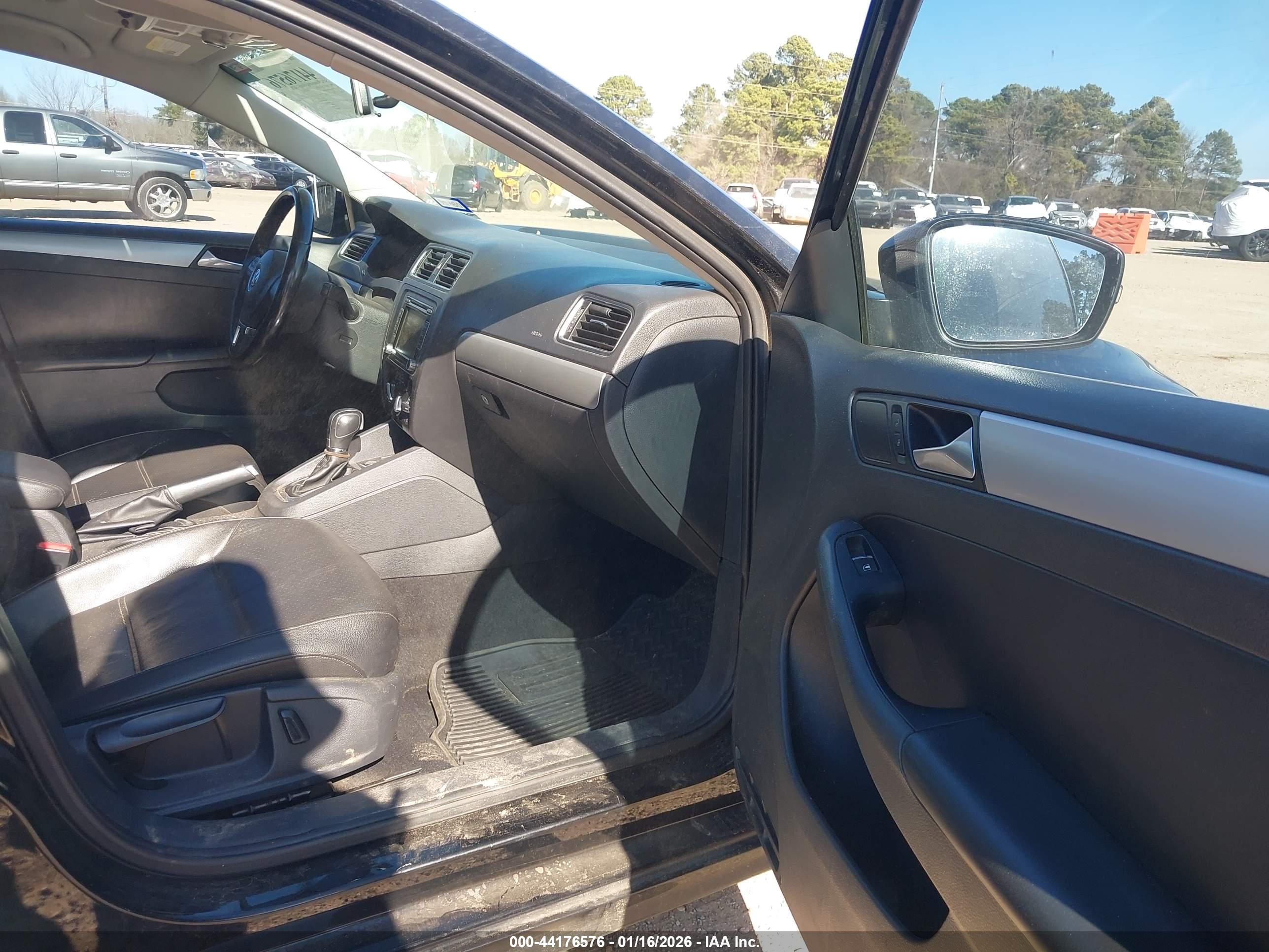 VOLKSWAGEN JETTA image 5