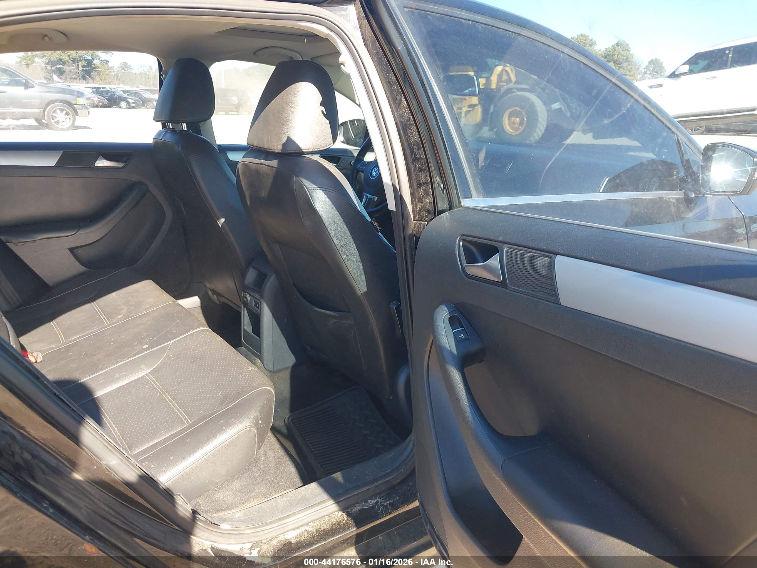 VOLKSWAGEN JETTA image 8