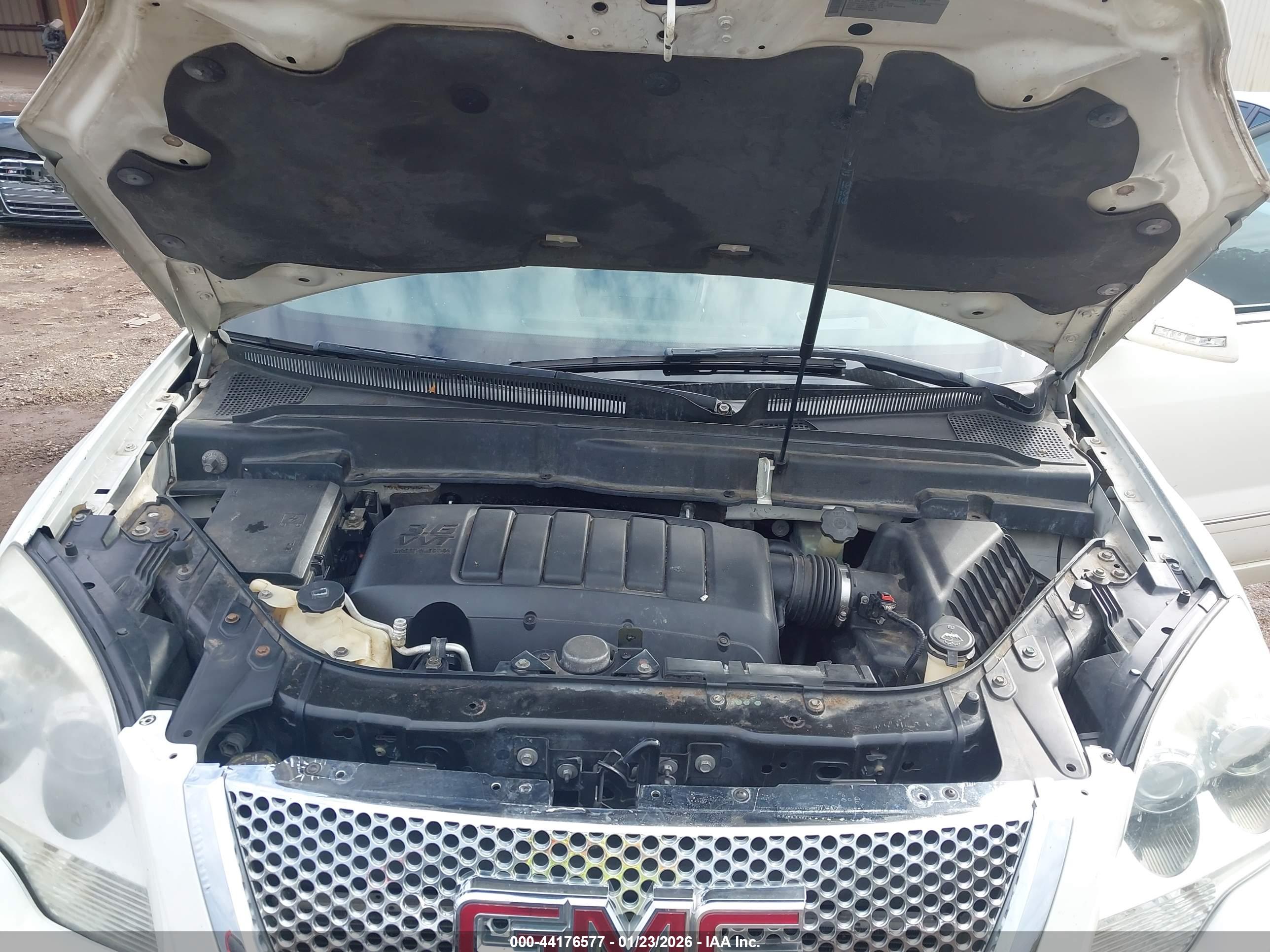 GMC ACADIA image 10