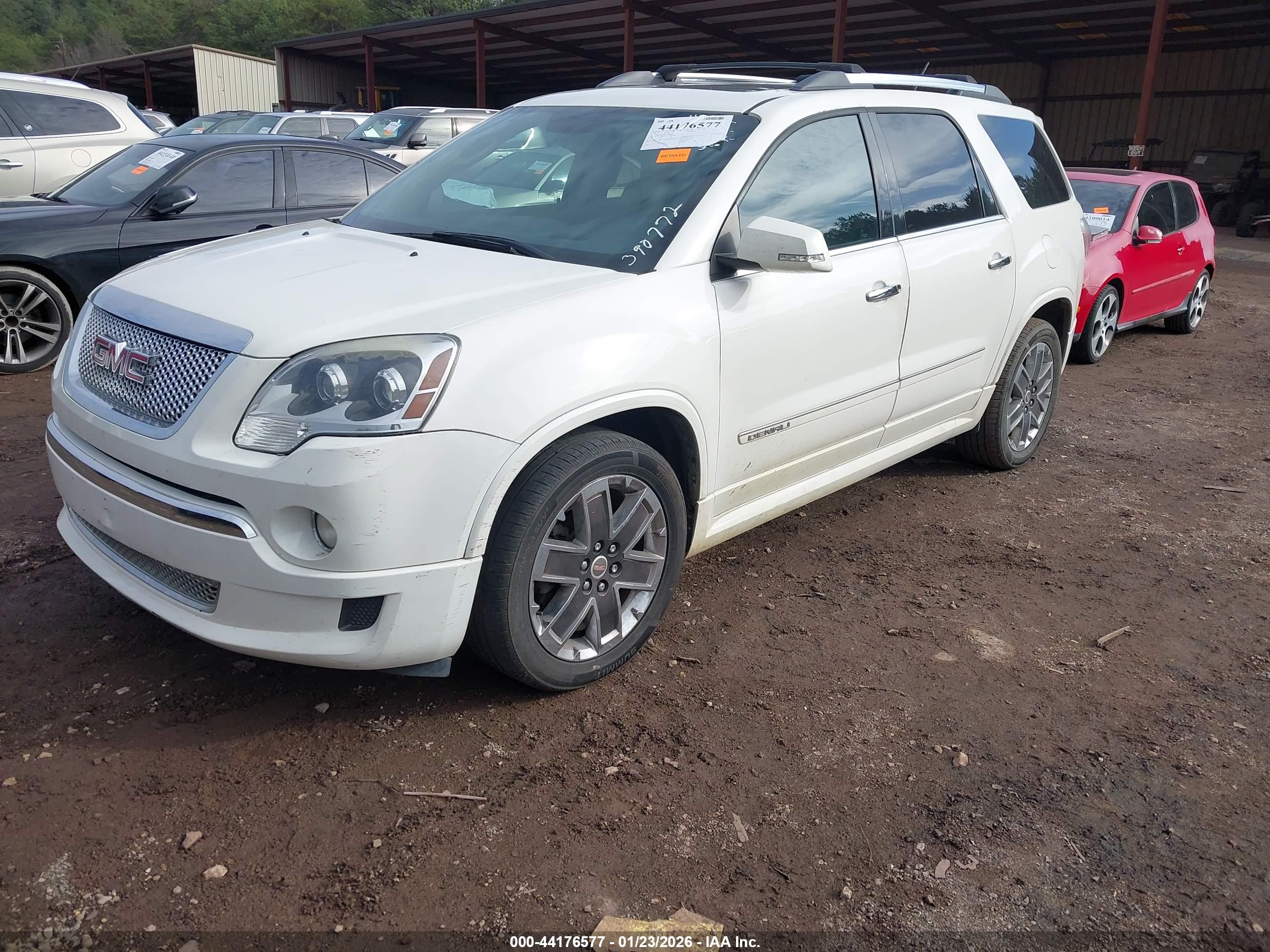 GMC ACADIA image 2