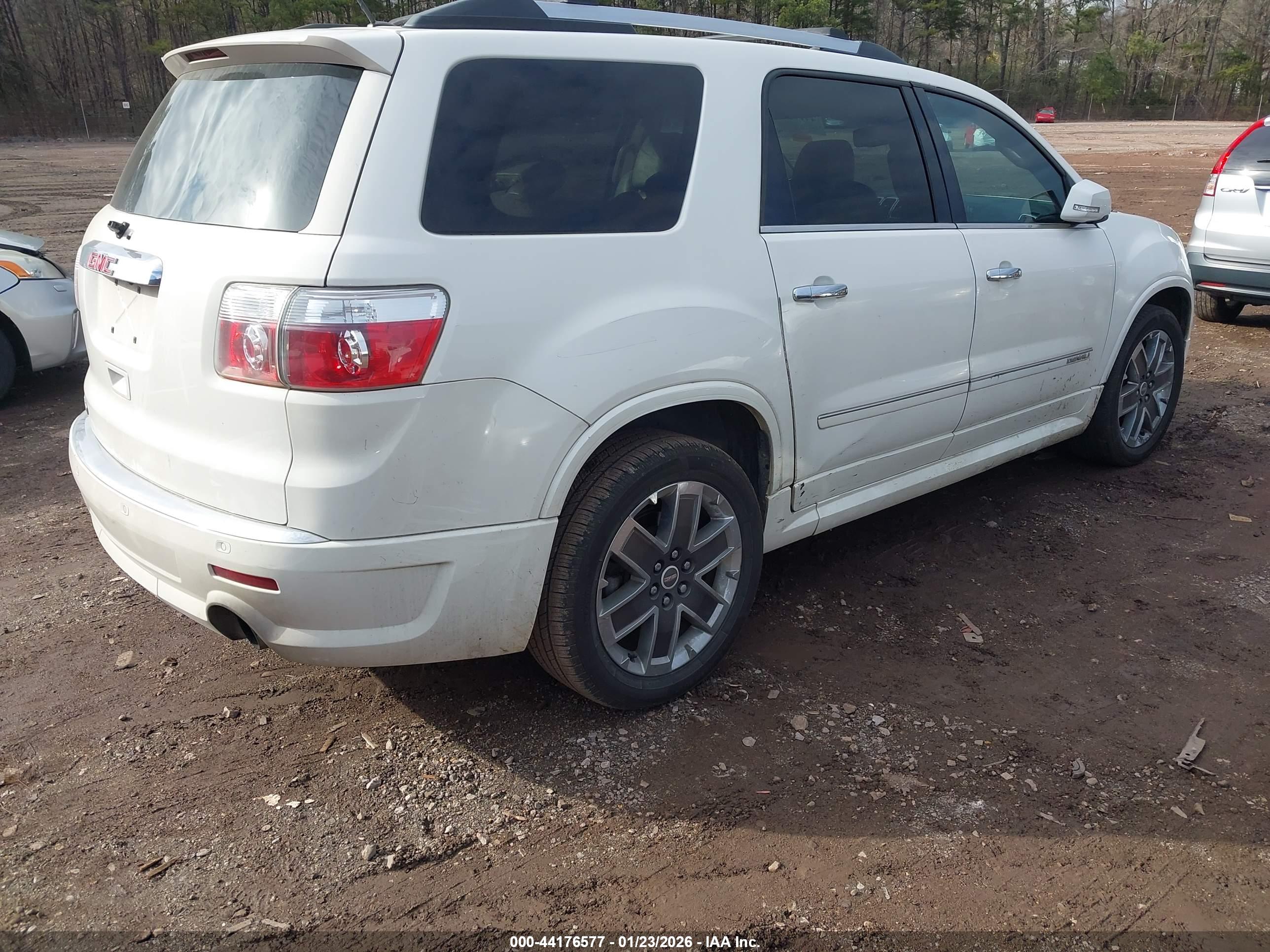 GMC ACADIA image 4