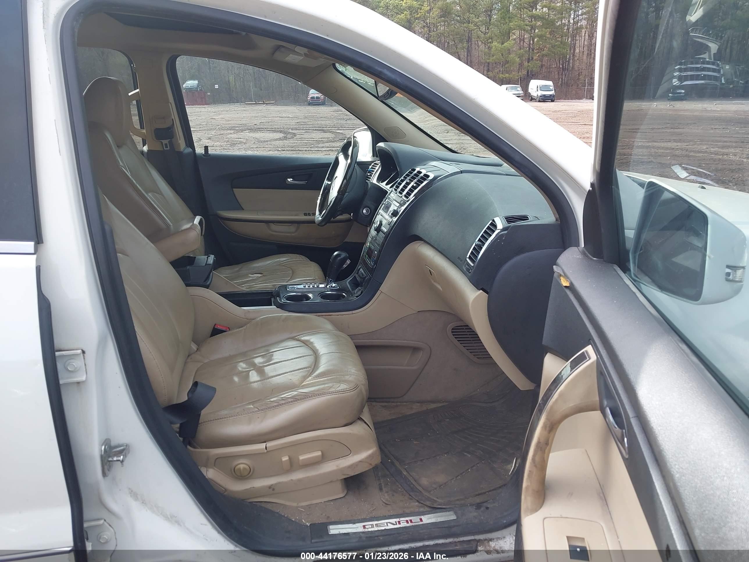 GMC ACADIA image 5