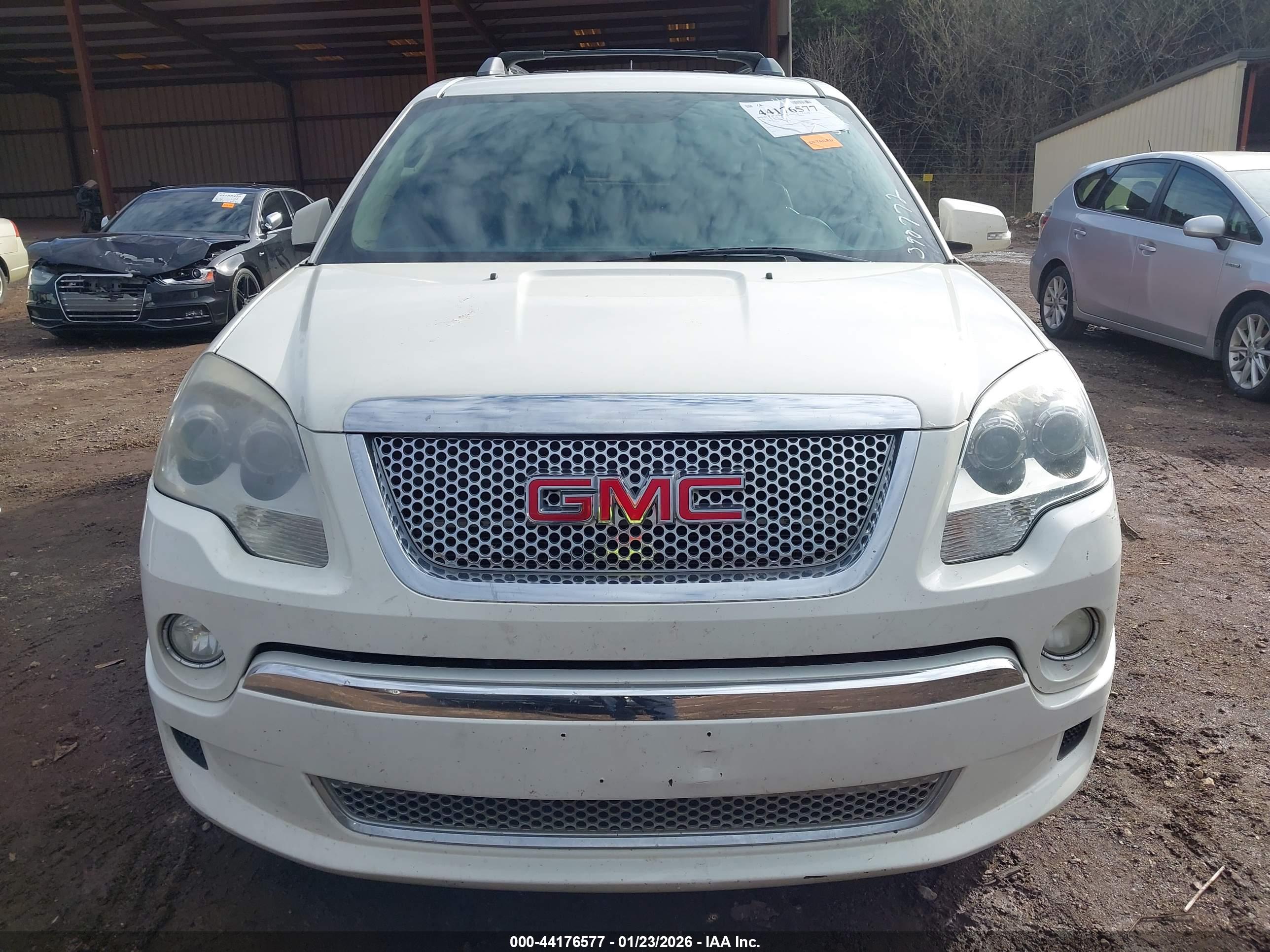 GMC ACADIA image 6
