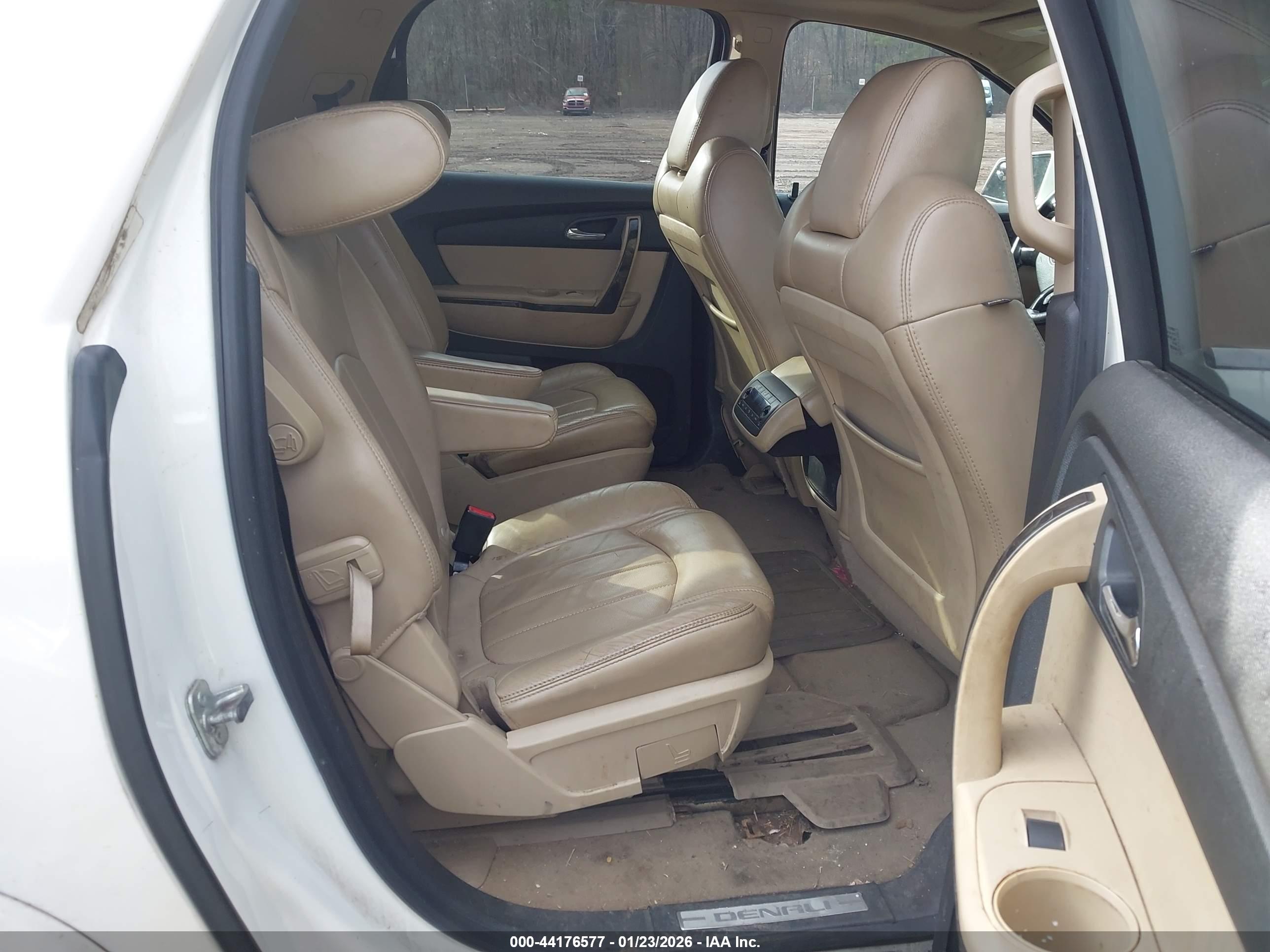 GMC ACADIA image 8