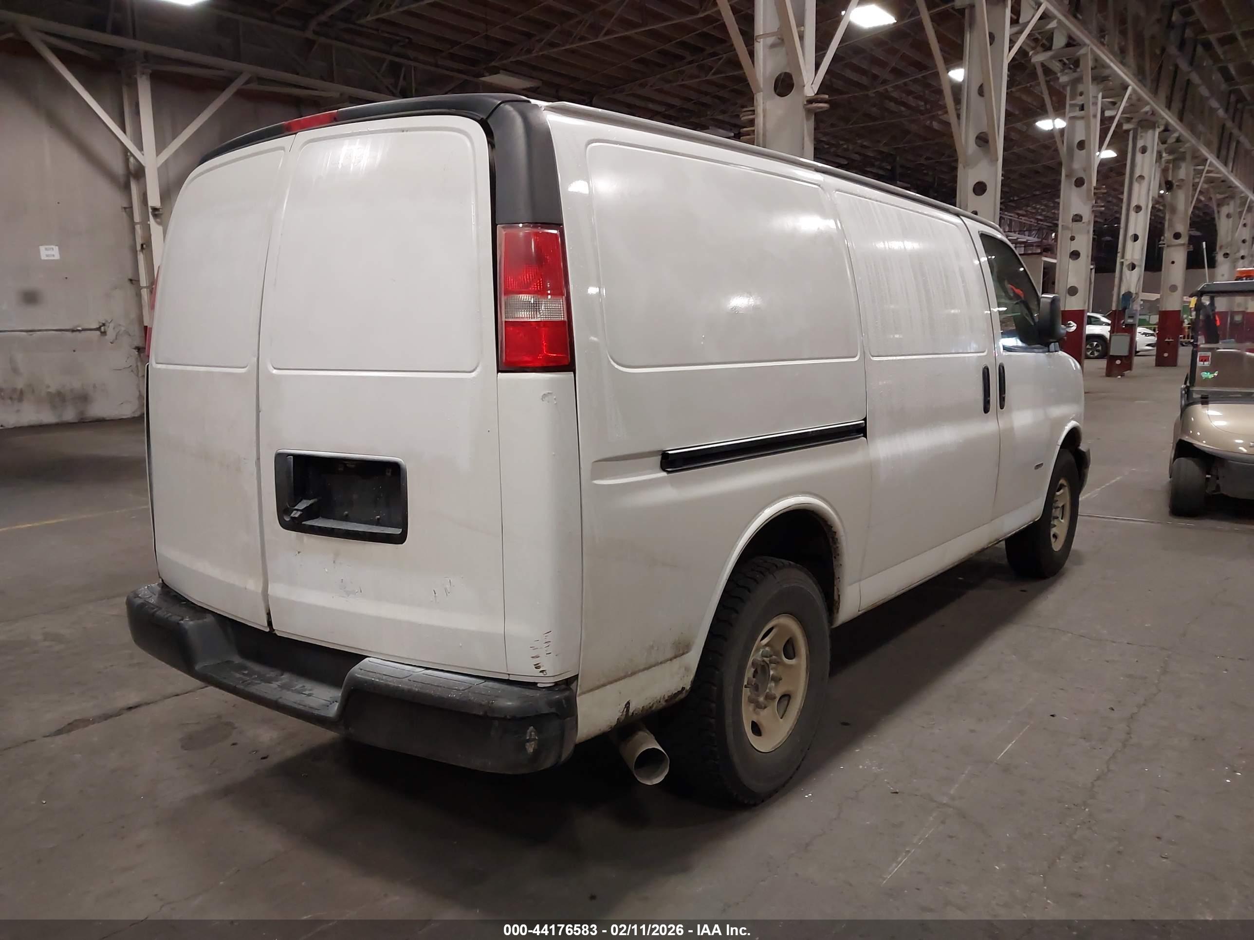 CHEVROLET EXPRESS image 4