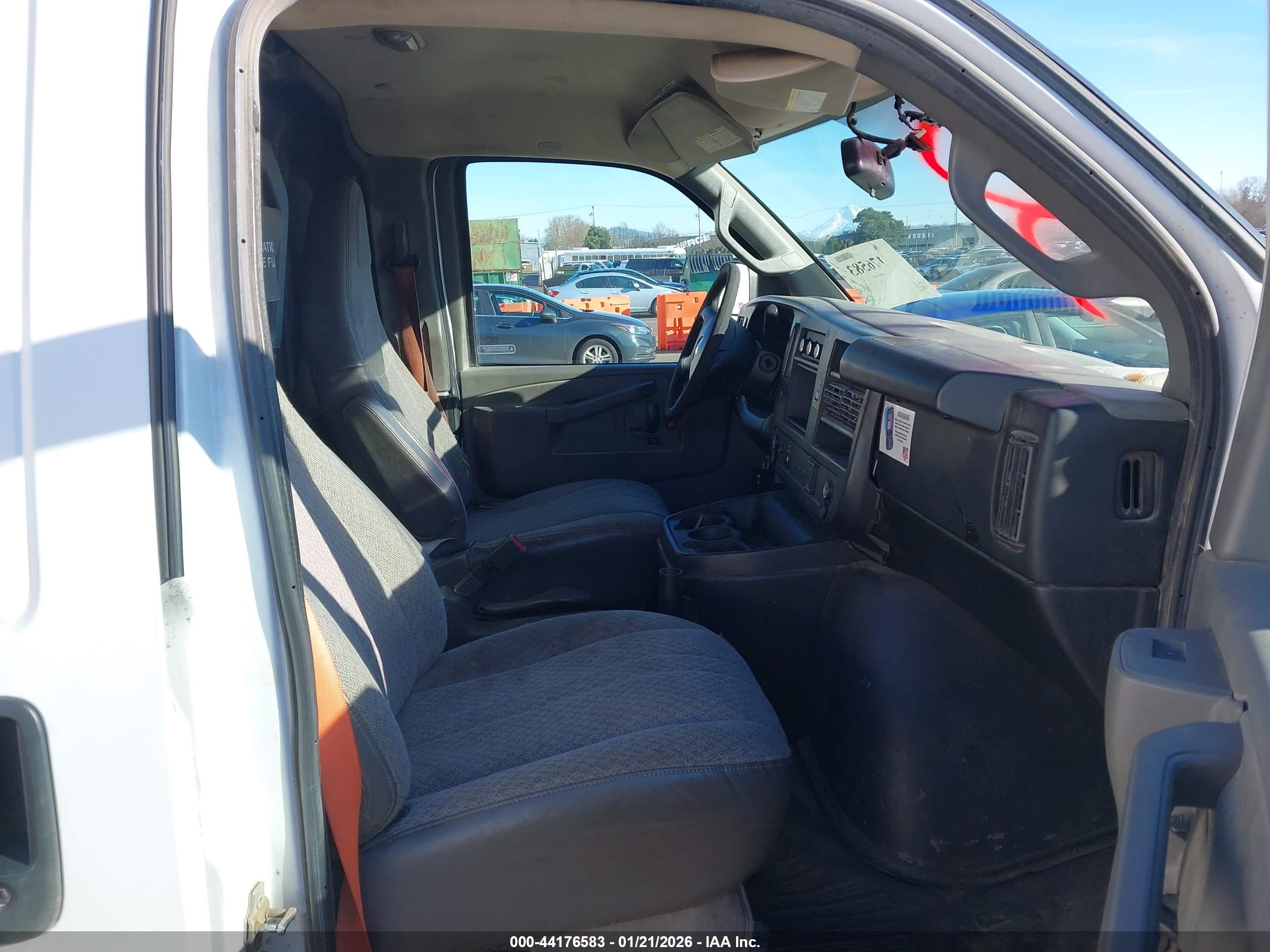 CHEVROLET EXPRESS image 5