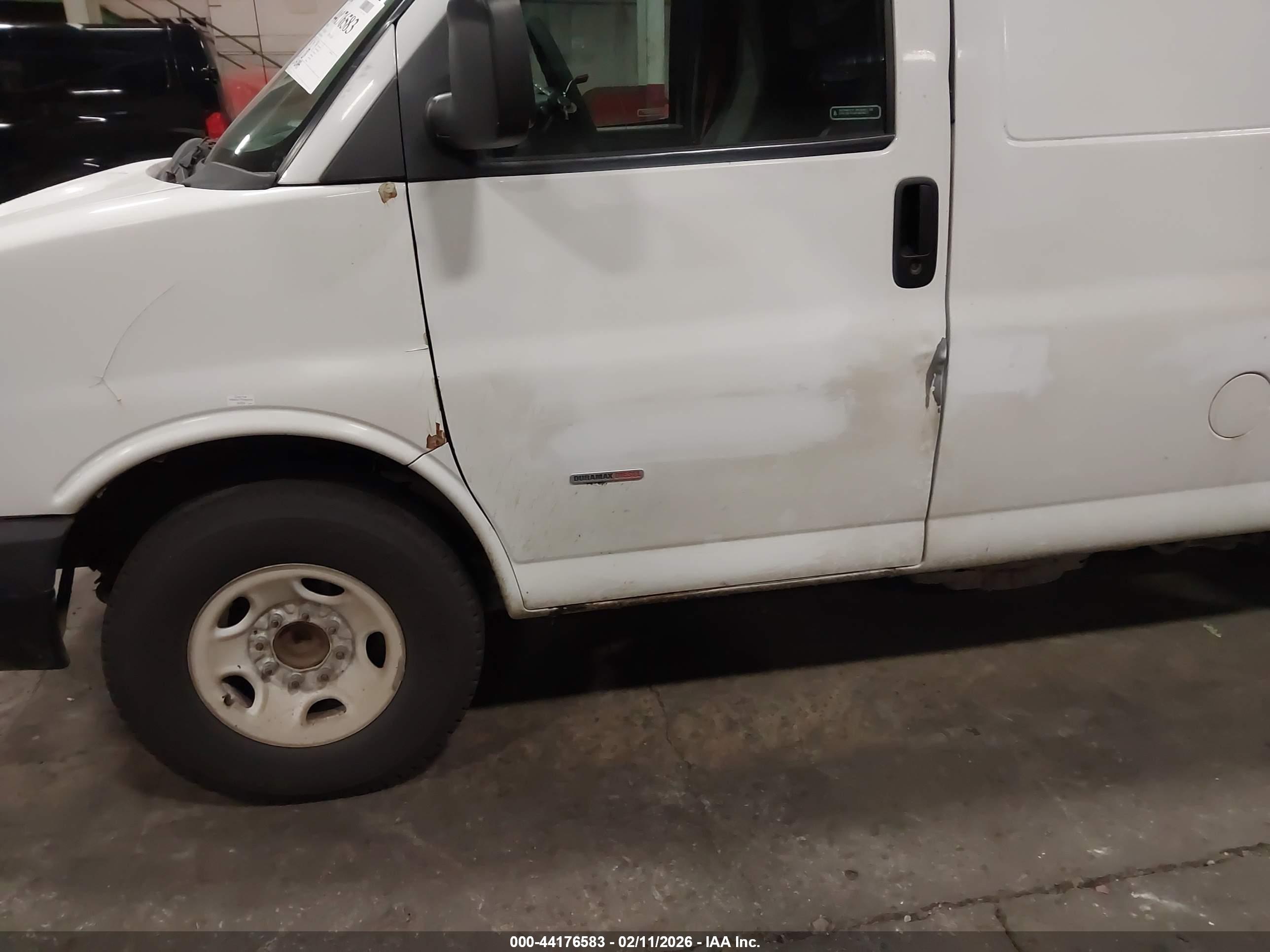 CHEVROLET EXPRESS image 6