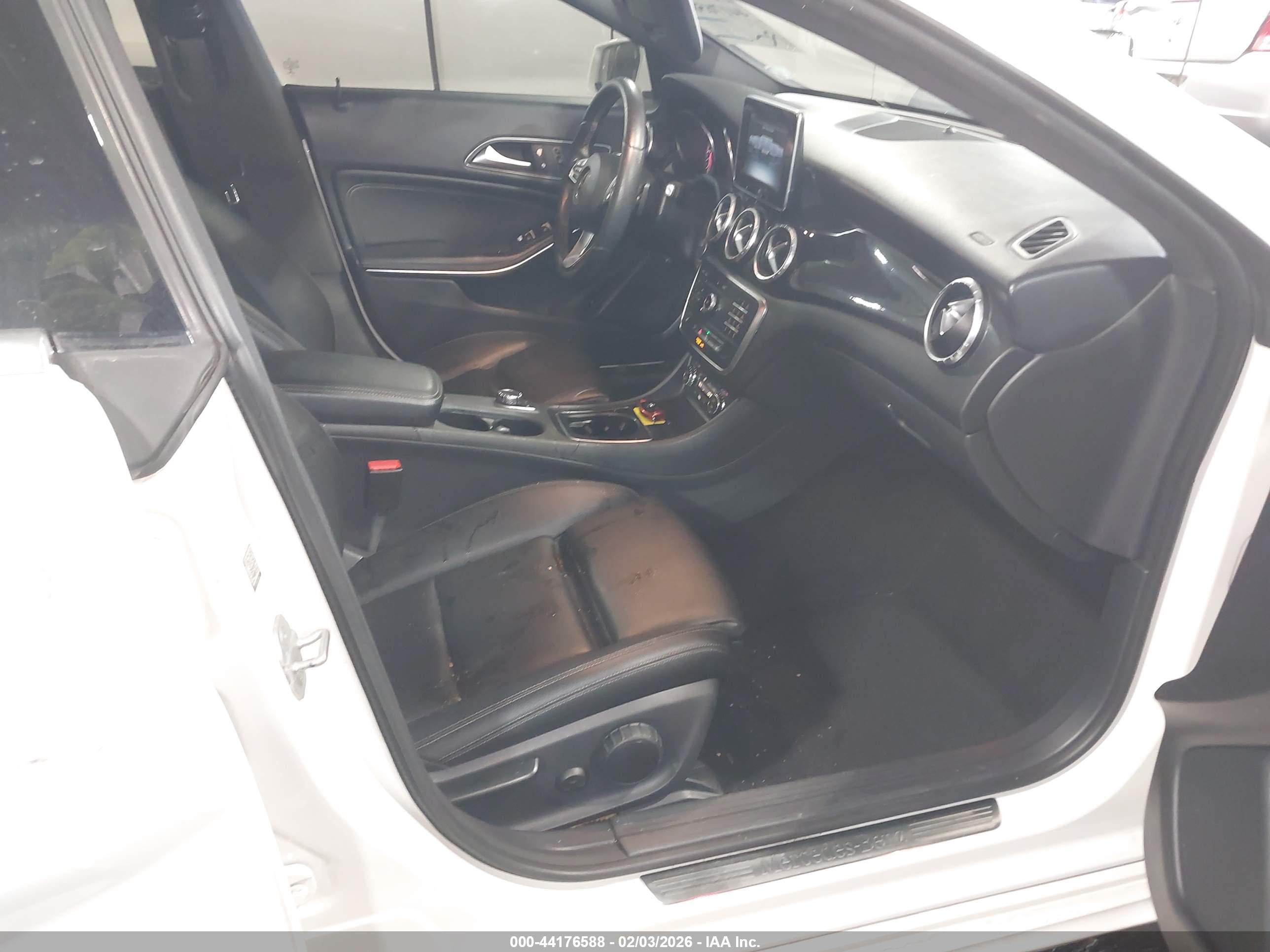 MERCEDES-BENZ CLA image 5