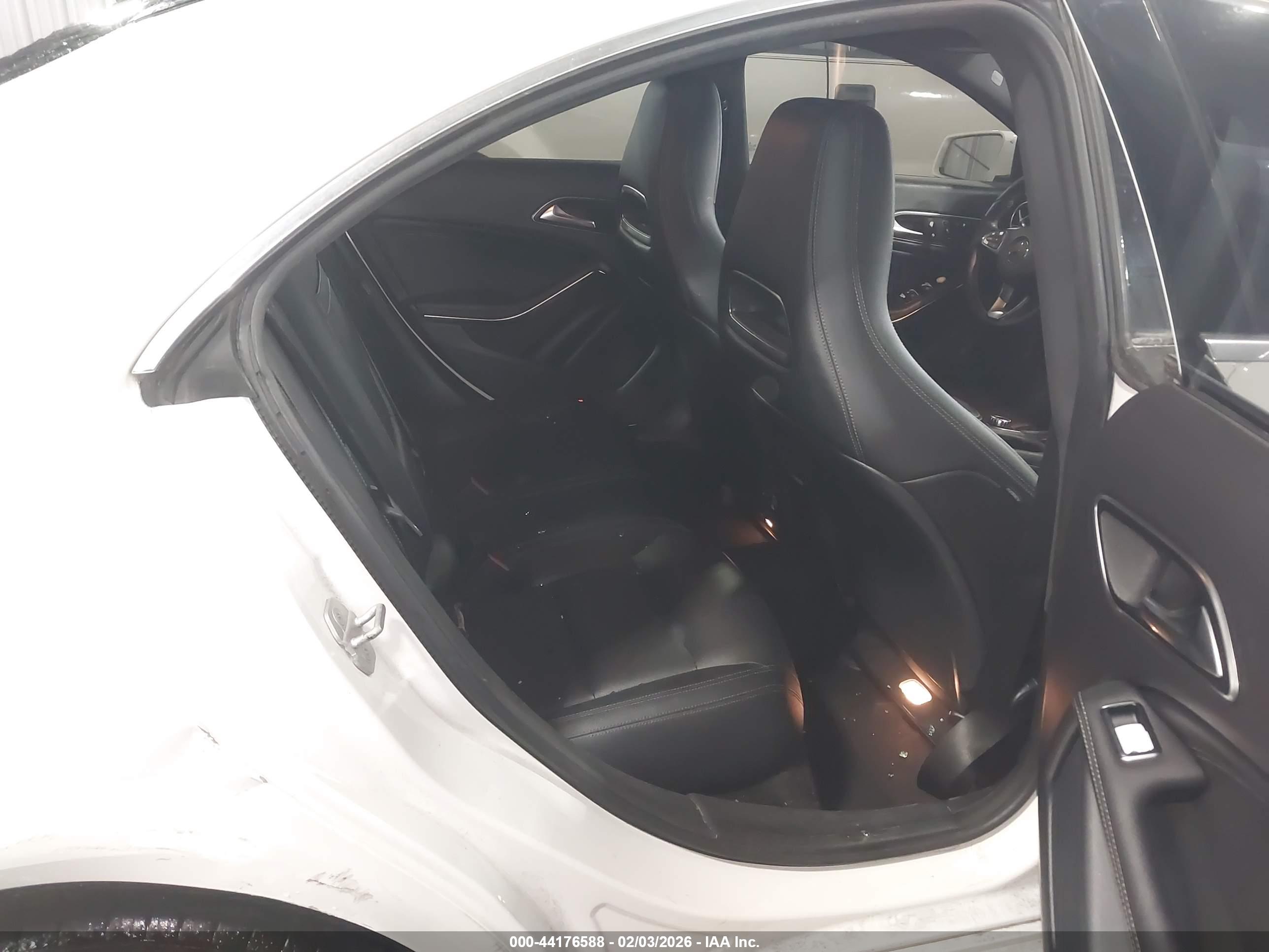 MERCEDES-BENZ CLA image 8
