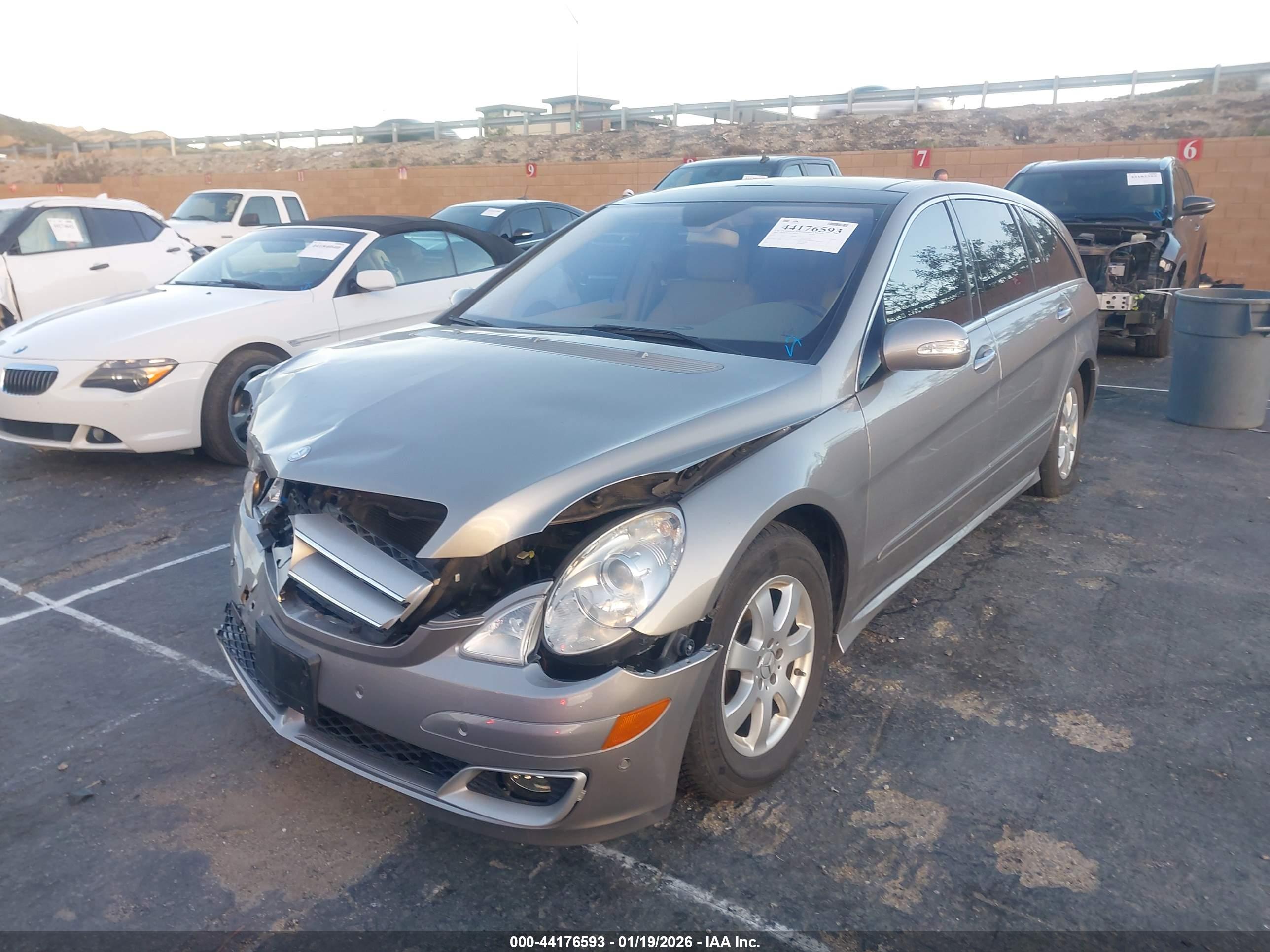 MERCEDES-BENZ R image 2