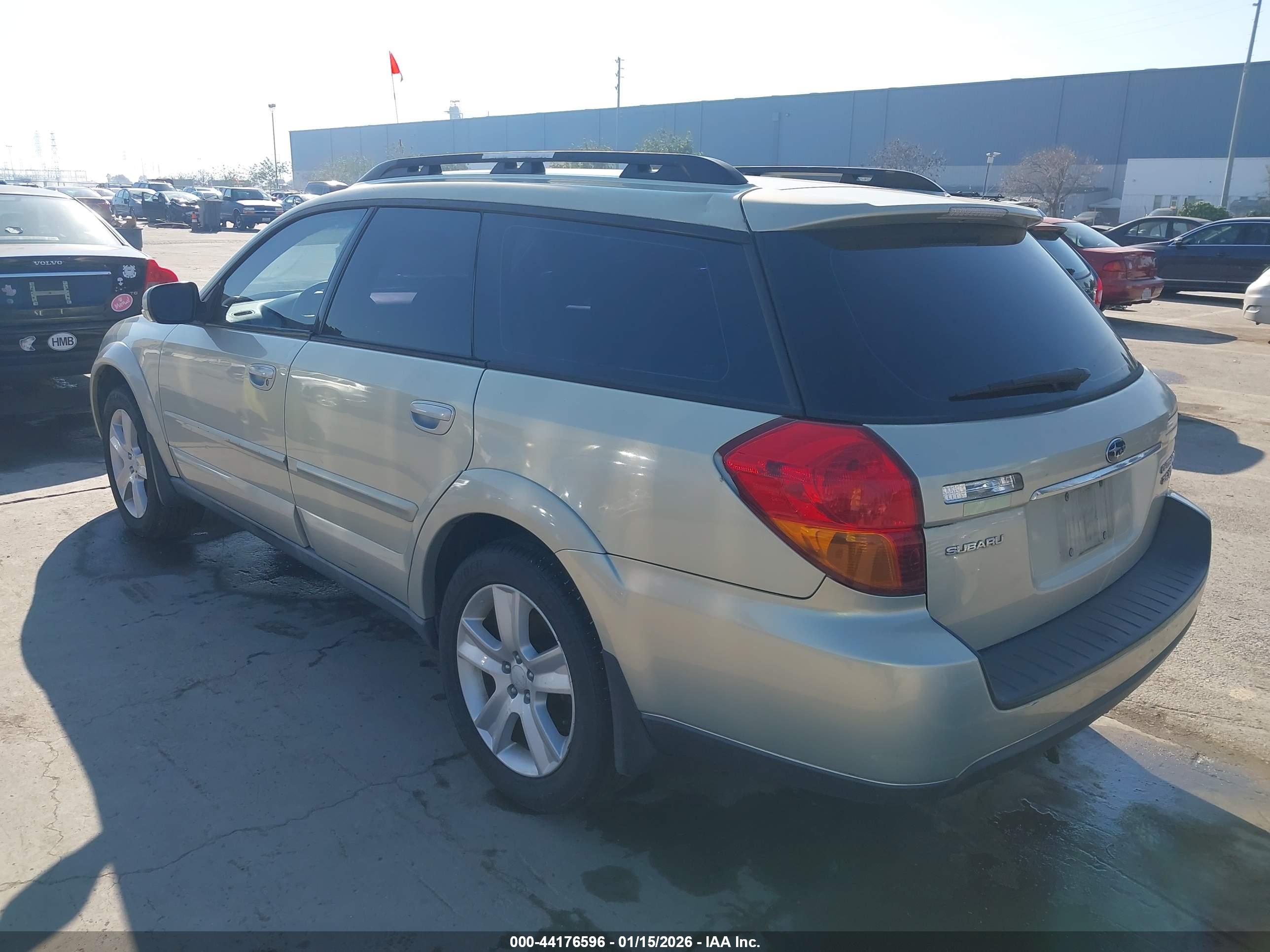 SUBARU OUTBACK image 3