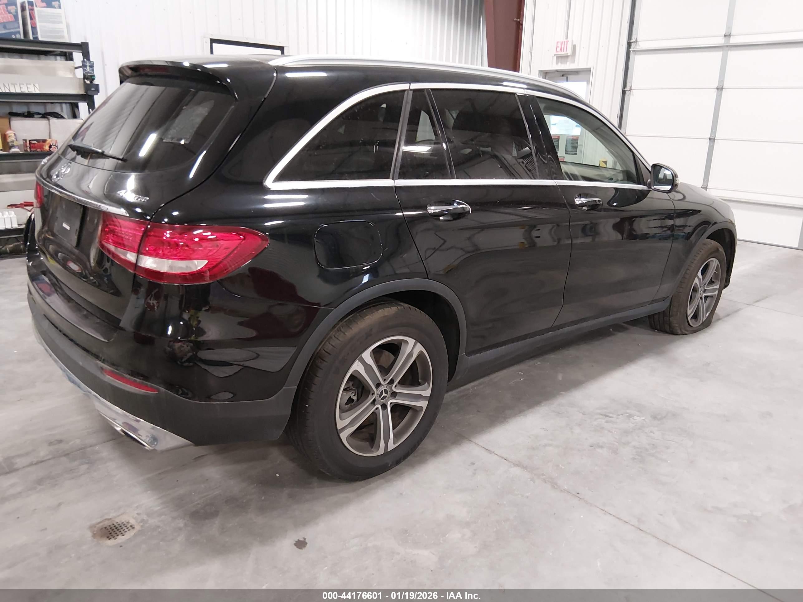 MERCEDES-BENZ GLC image 4