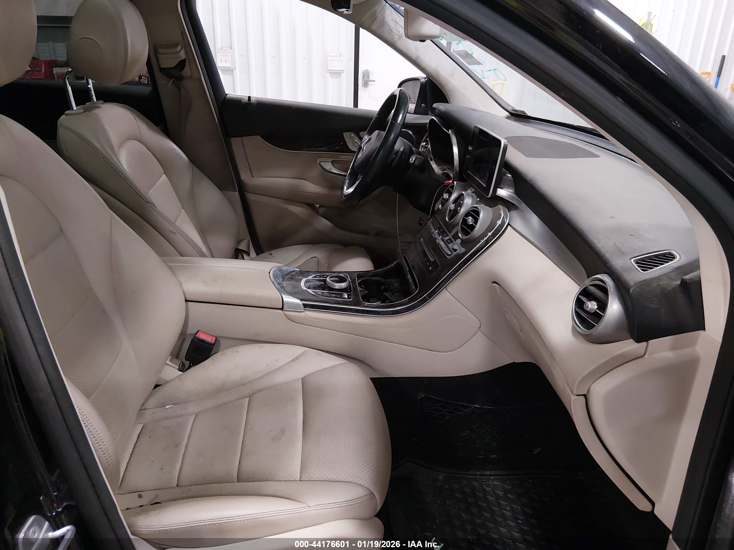 MERCEDES-BENZ GLC image 5