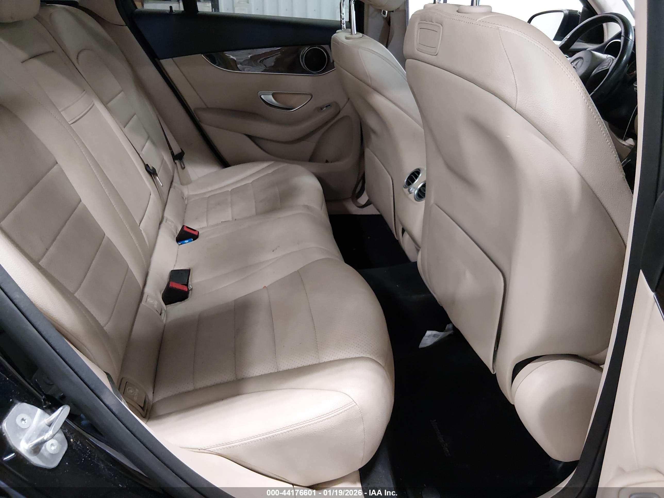 MERCEDES-BENZ GLC image 8