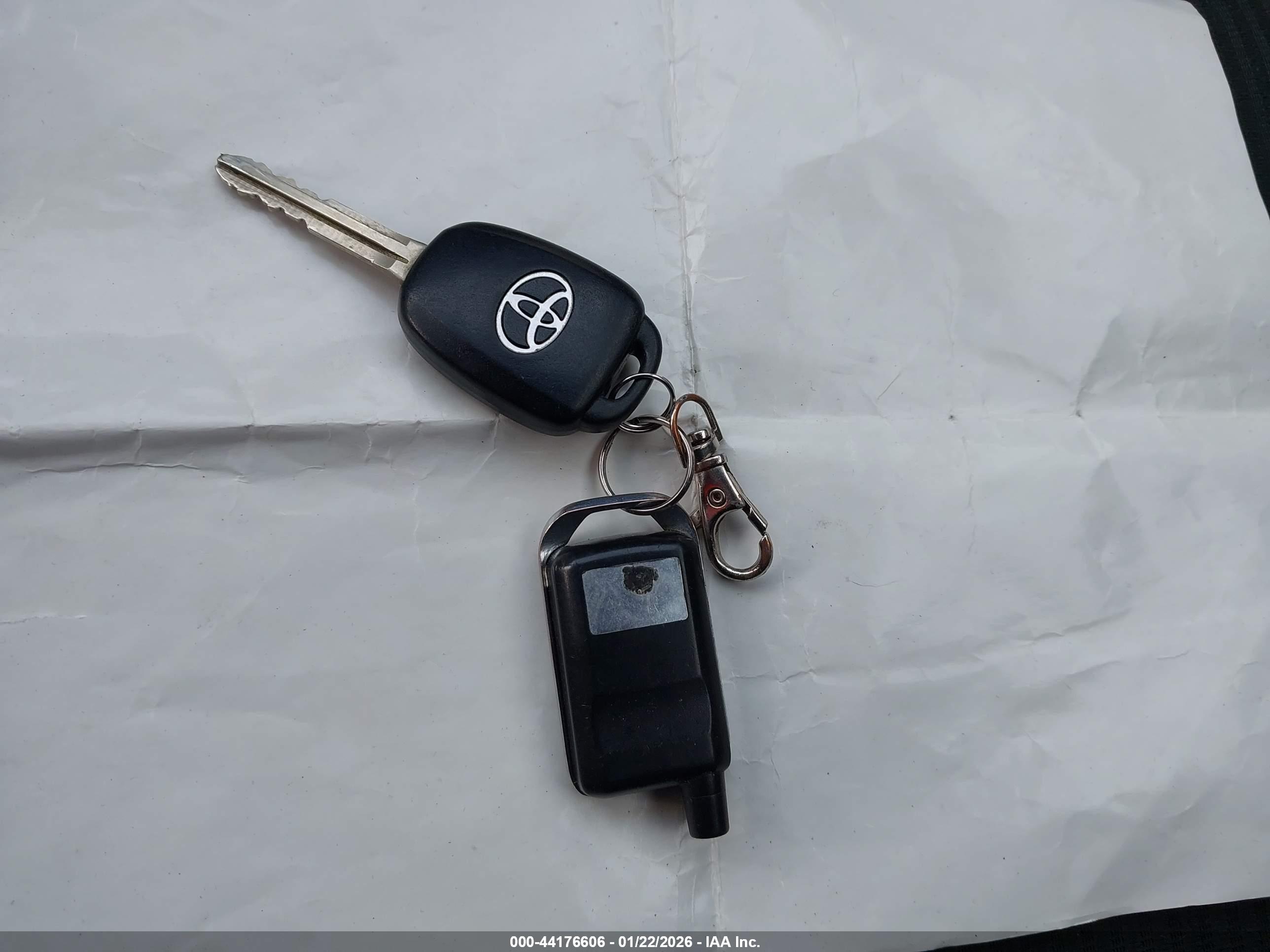 TOYOTA RAV4 image 11