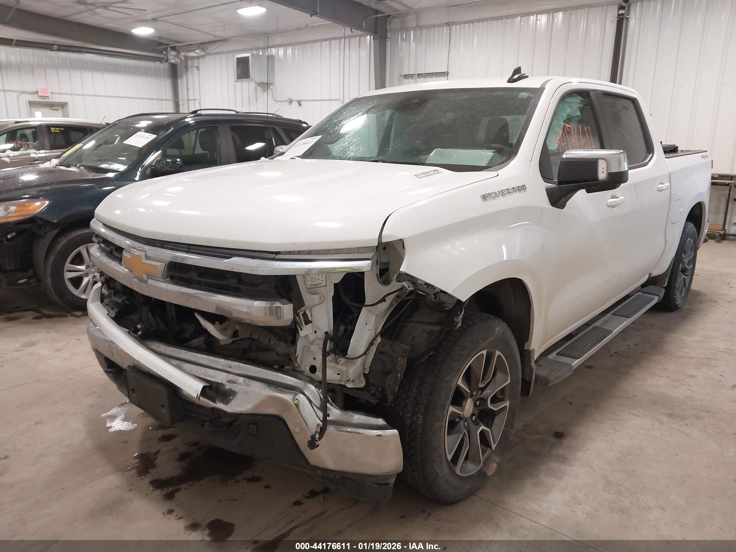 CHEVROLET SILVERADO image 6