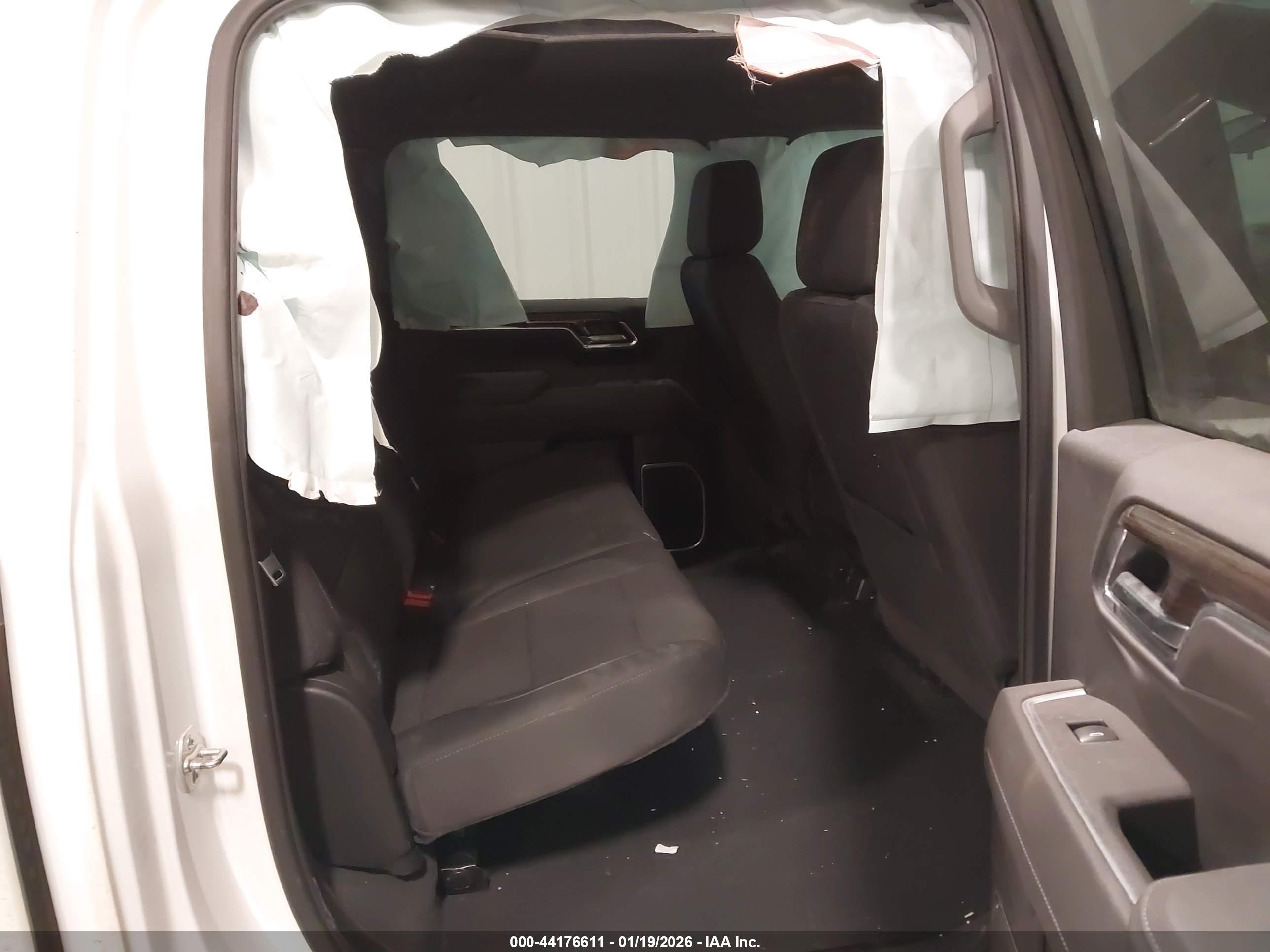 CHEVROLET SILVERADO image 8