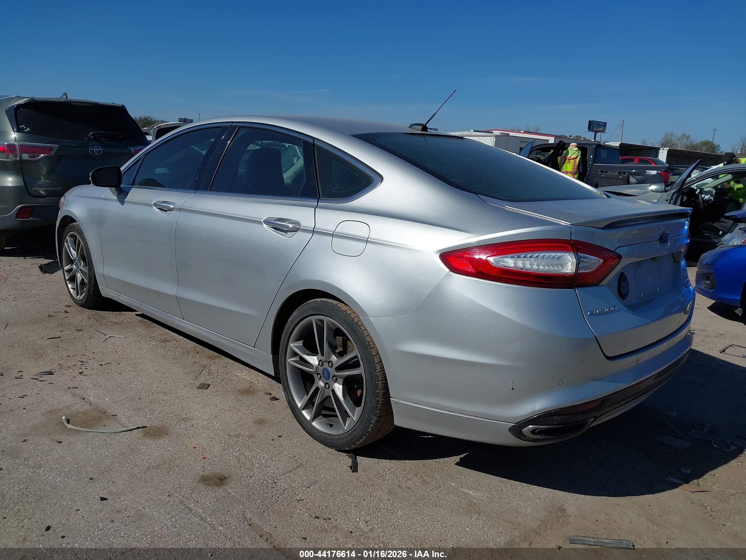 FORD FUSION image 3
