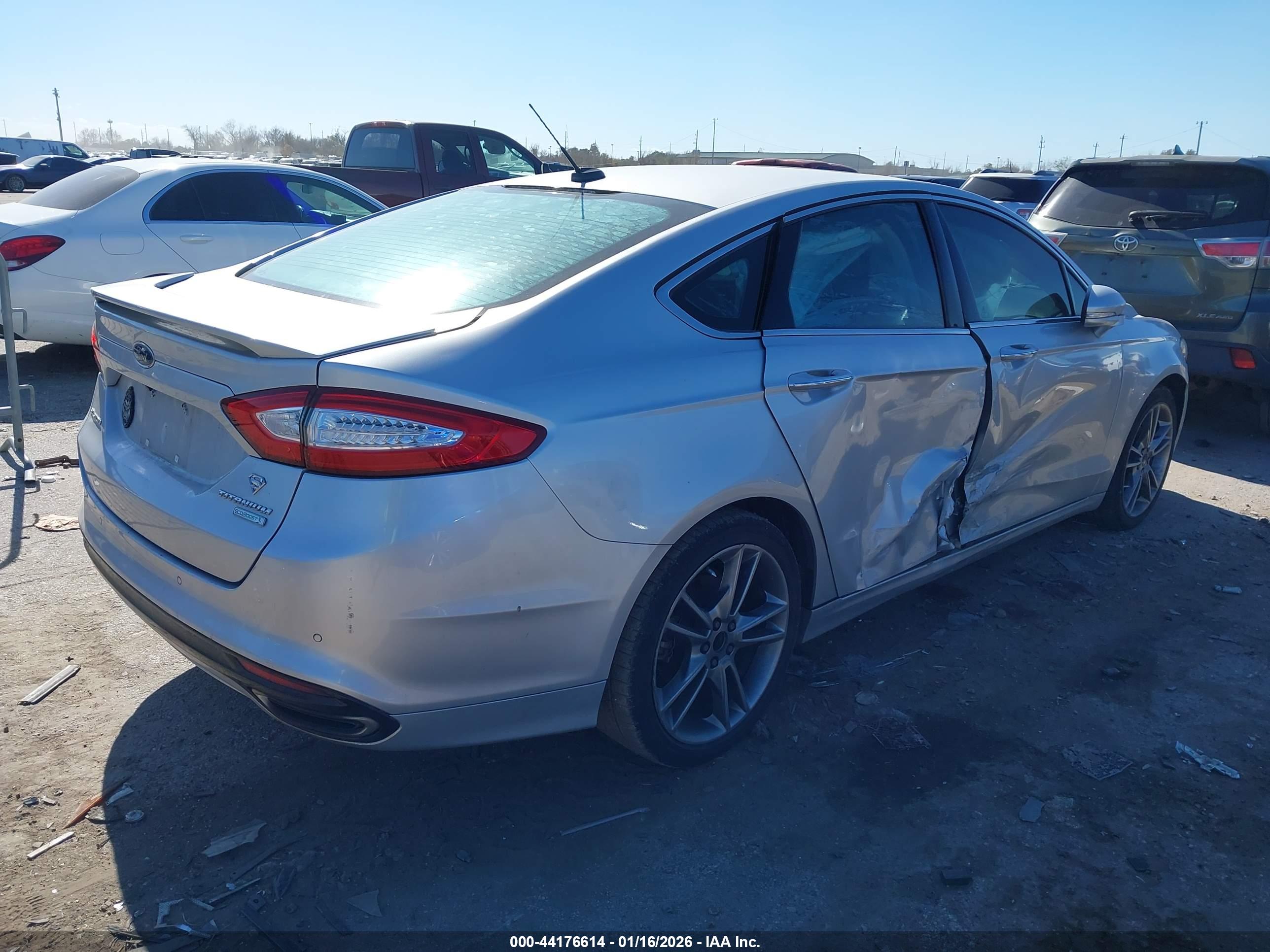 FORD FUSION image 4